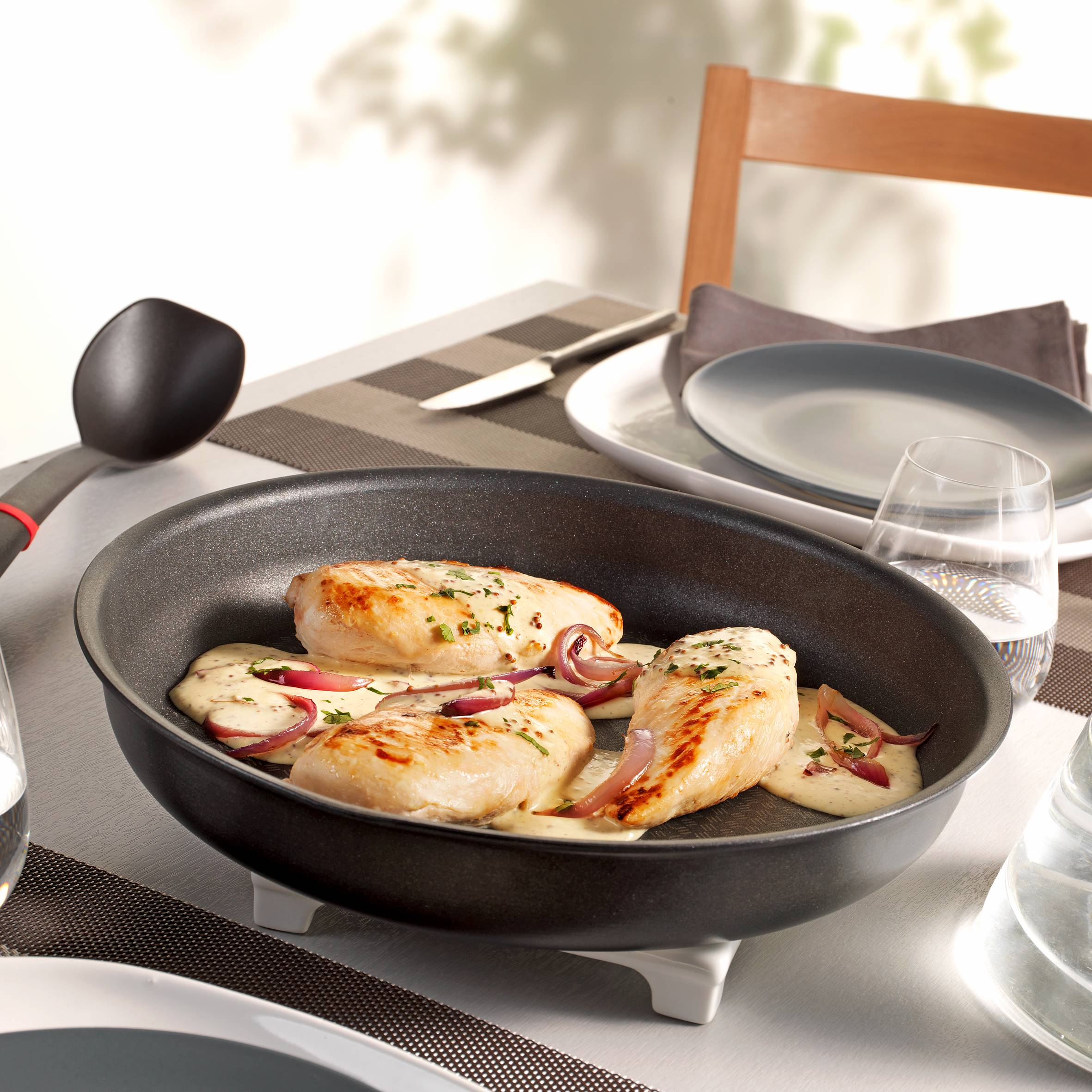 INGENIO PERFORMANCE Noir Batterie cuisine 10 pièces : casseroles 16/20cm, poêles 22/26 cm, wok 26 cm, sauteuse 24 cm, couvercles hermétiques 16/20/24cm, poignée amovible