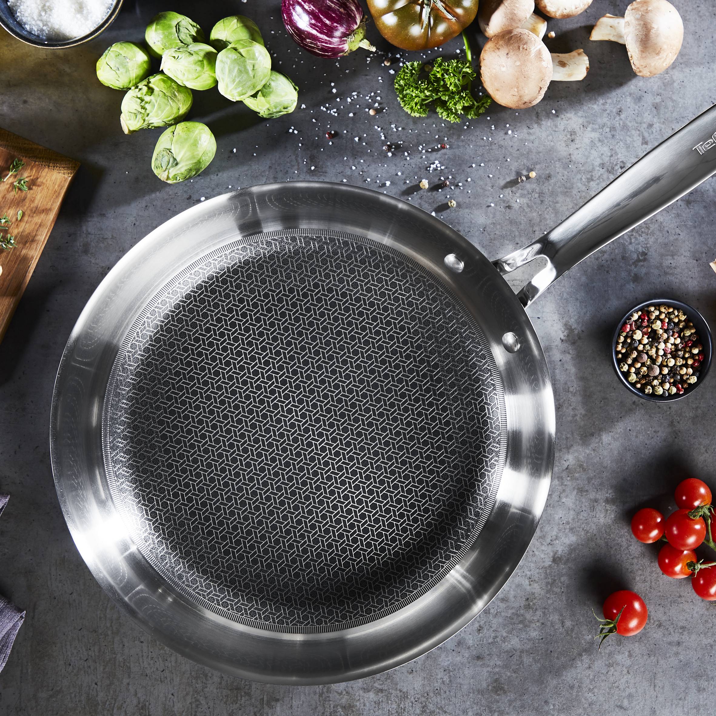 Tefal E49716 Padella Wok Eternal Mesh In Acciaio Inox - Antiaderente, Adatta A Induzione, 3 Strati