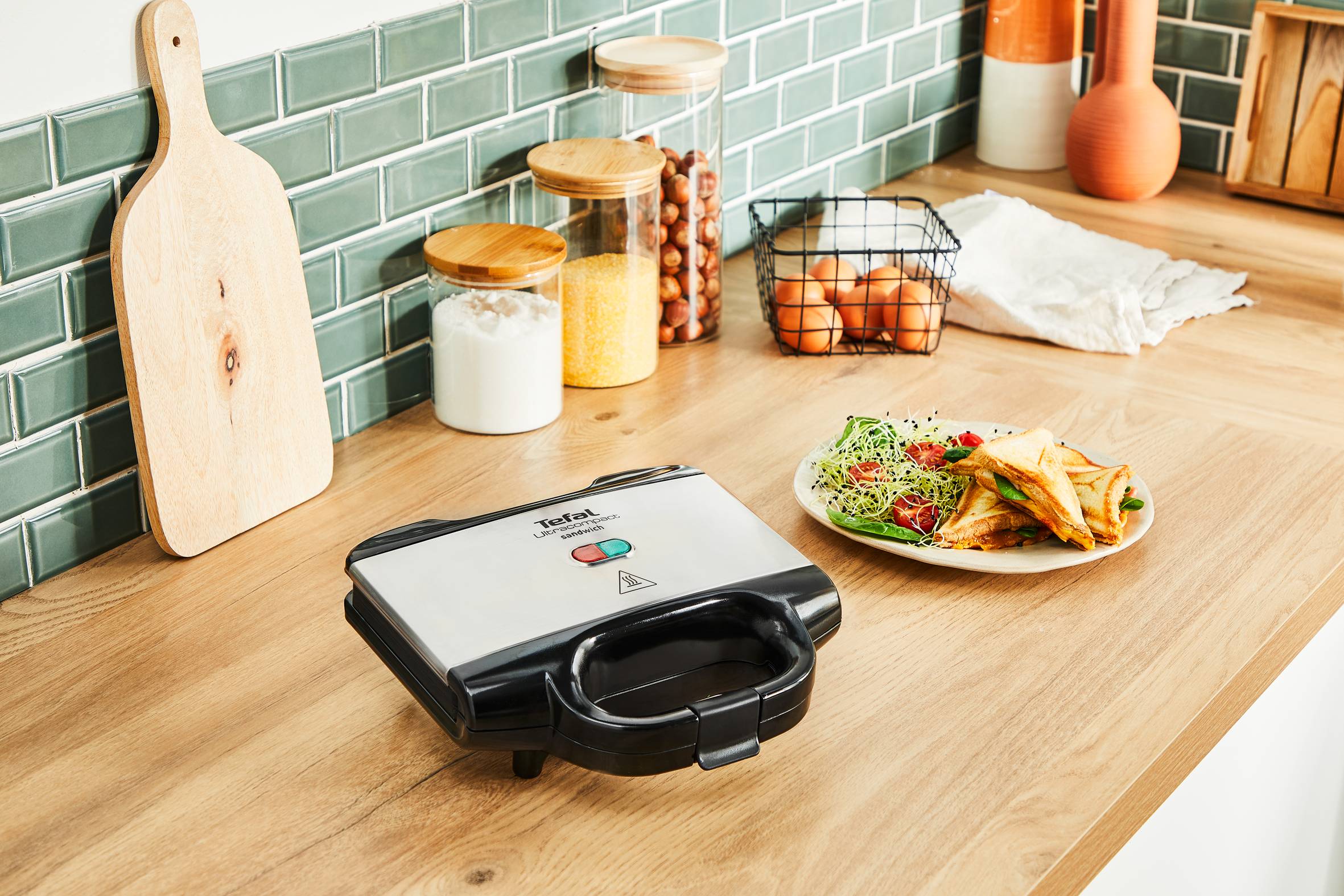 Tefal Croque gaufres et sandwiches, 2 jeux de plaques inclus, Rangement facile & Coffret Snack Collection de 2 plaques beignets livre de recettes XA801112, Noir