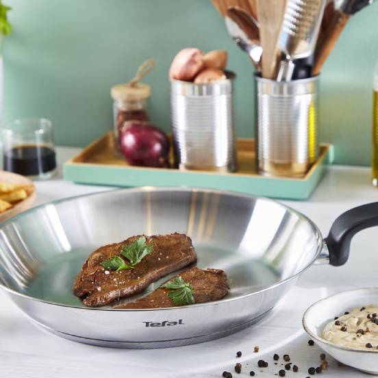 SILBERTHAL Poêle à Frire Inox 24 Cm Pro – Sans Revêtement, Induction, Four Jusqu’à 400°C – Arômes Grillés Parfaits, Ultra-Résistante
