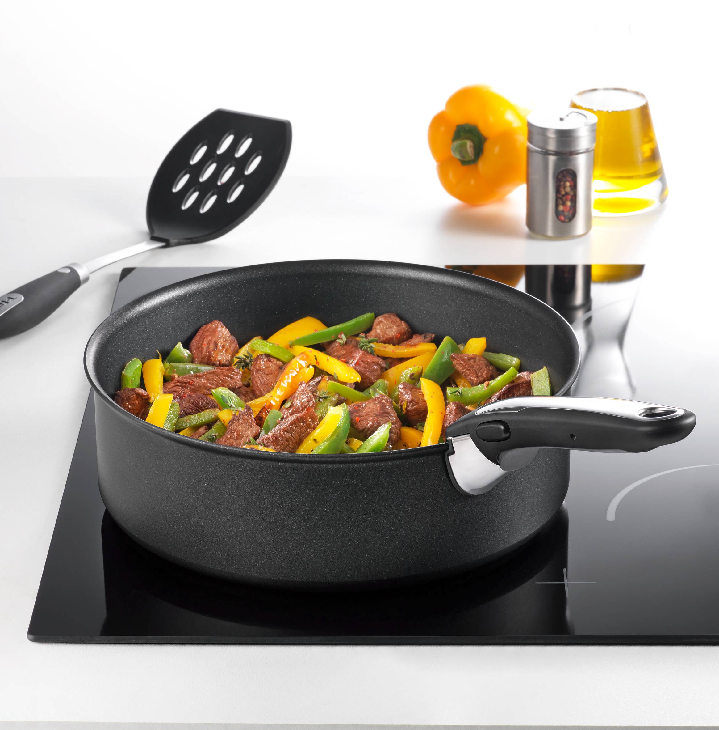 INGENIO PERFORMANCE Noir Batterie cuisine 10 pièces : casseroles 16/20cm, poêles 22/26 cm, wok 26 cm, sauteuse 24 cm, couvercles hermétiques 16/20/24cm, poignée amovible