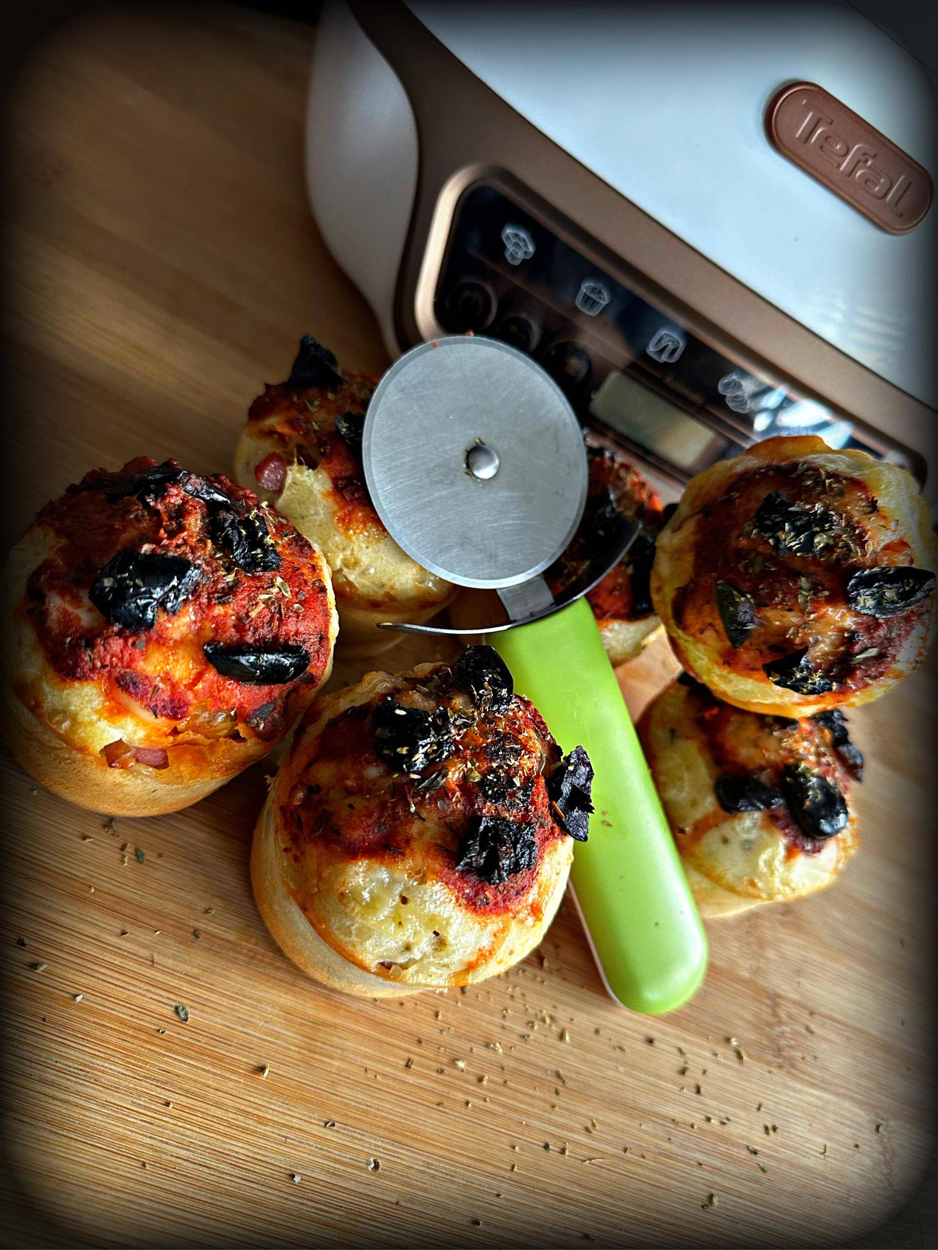 ᗰᑌᖴᖴIᑎS ᖴᗩᑕ̧Oᑎ ᑭIZZᗩ - Recette Cake Factory | Tefal