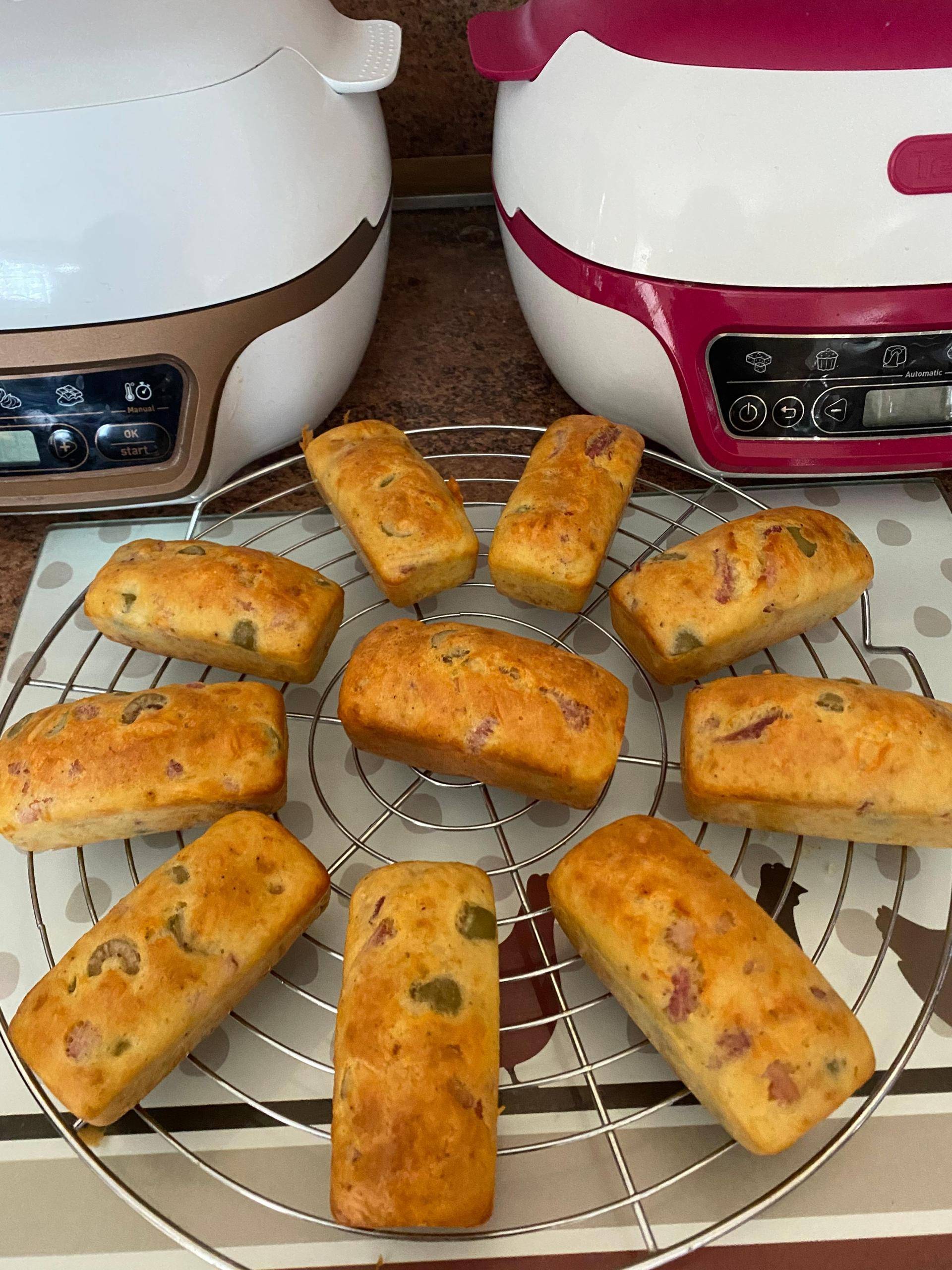 Mini cakes lardons olives - Recette Cake Factory | Tefal