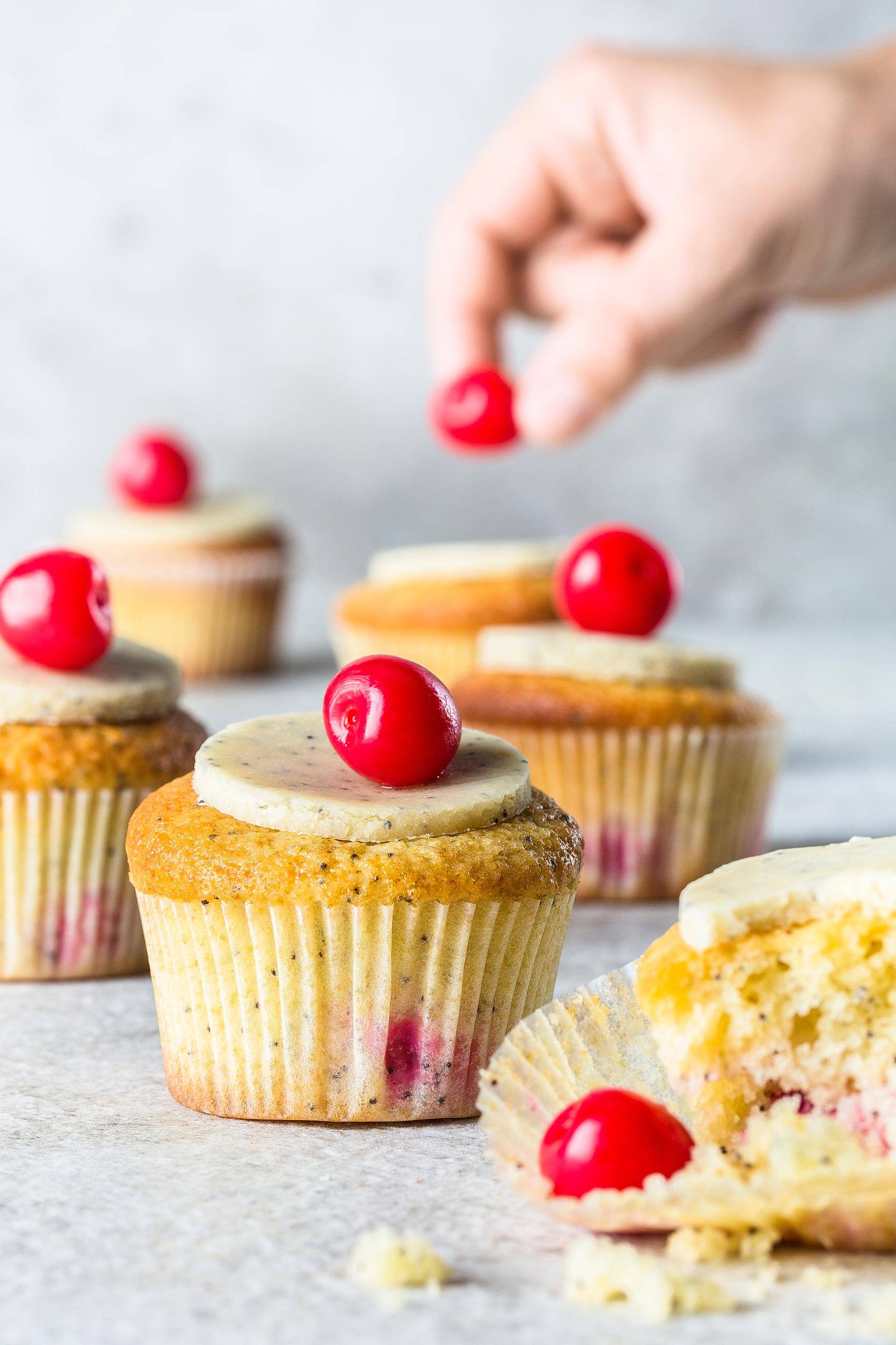 Cupcakes aux cerises et aux graines de pavot - Recette Cake Factory | Tefal