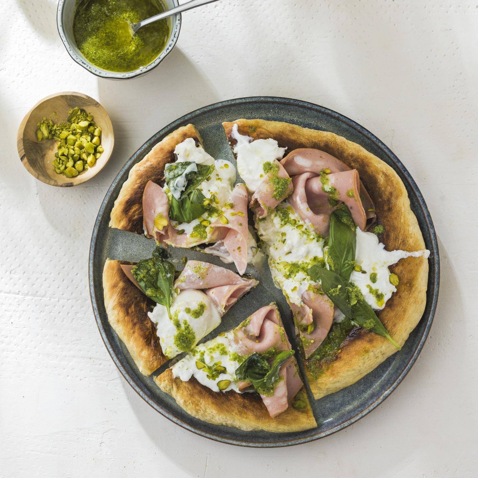 Pizza à la mortadelle, pistaches et burrata - Recette Pizza Pronto | Tefal