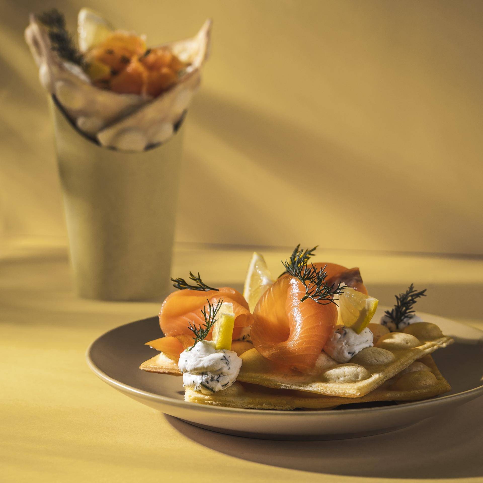 Bubble waffle au saumon fumé et fromage à la crème - Recette Snack Collection MECHANICAL | Tefal