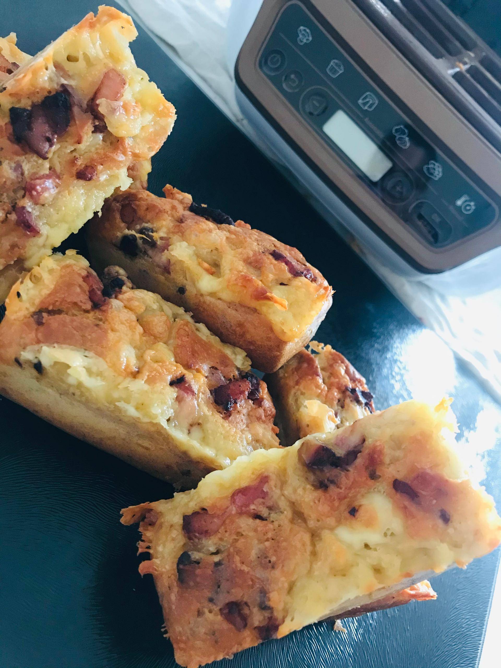 Cake maroilles et lardons - Recette Cake Factory | Tefal