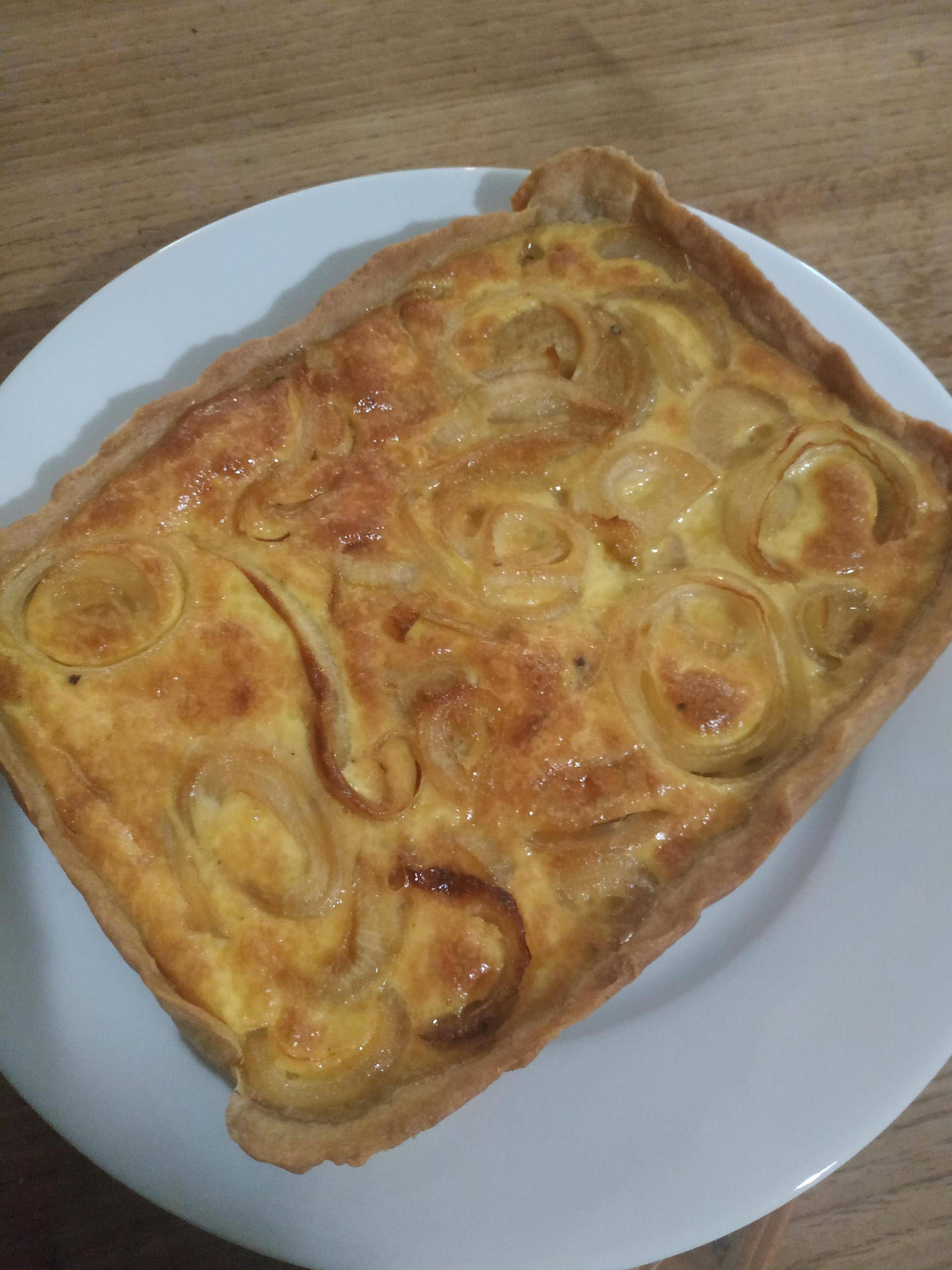 Quiche au oignons caramélisés au miel et sa pâte à l'épeautre intégral - Recette Cake Factory | Tefal