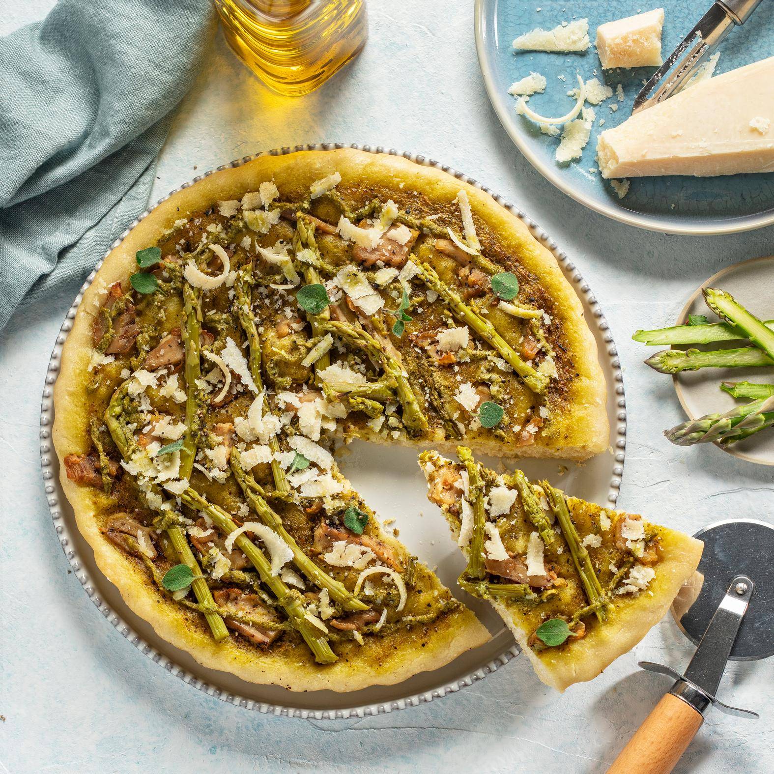 Pizza Primavera poulet pesto et asperges vertes - Recette Cake Factory Infinity | Tefal