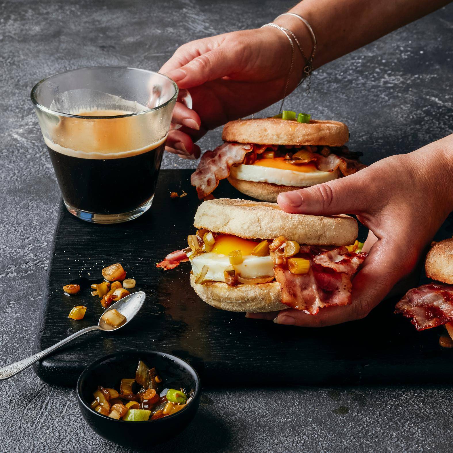 Frühstücks-Burger (burger du petit déjeuner) - Recette OptiGrill 2in1 | Tefal