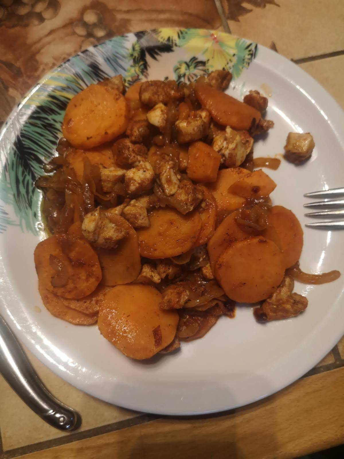 Recette de patate douce au poulet avec oignons, piment doux et paprika fumé - Recette Cake Factory | Tefal