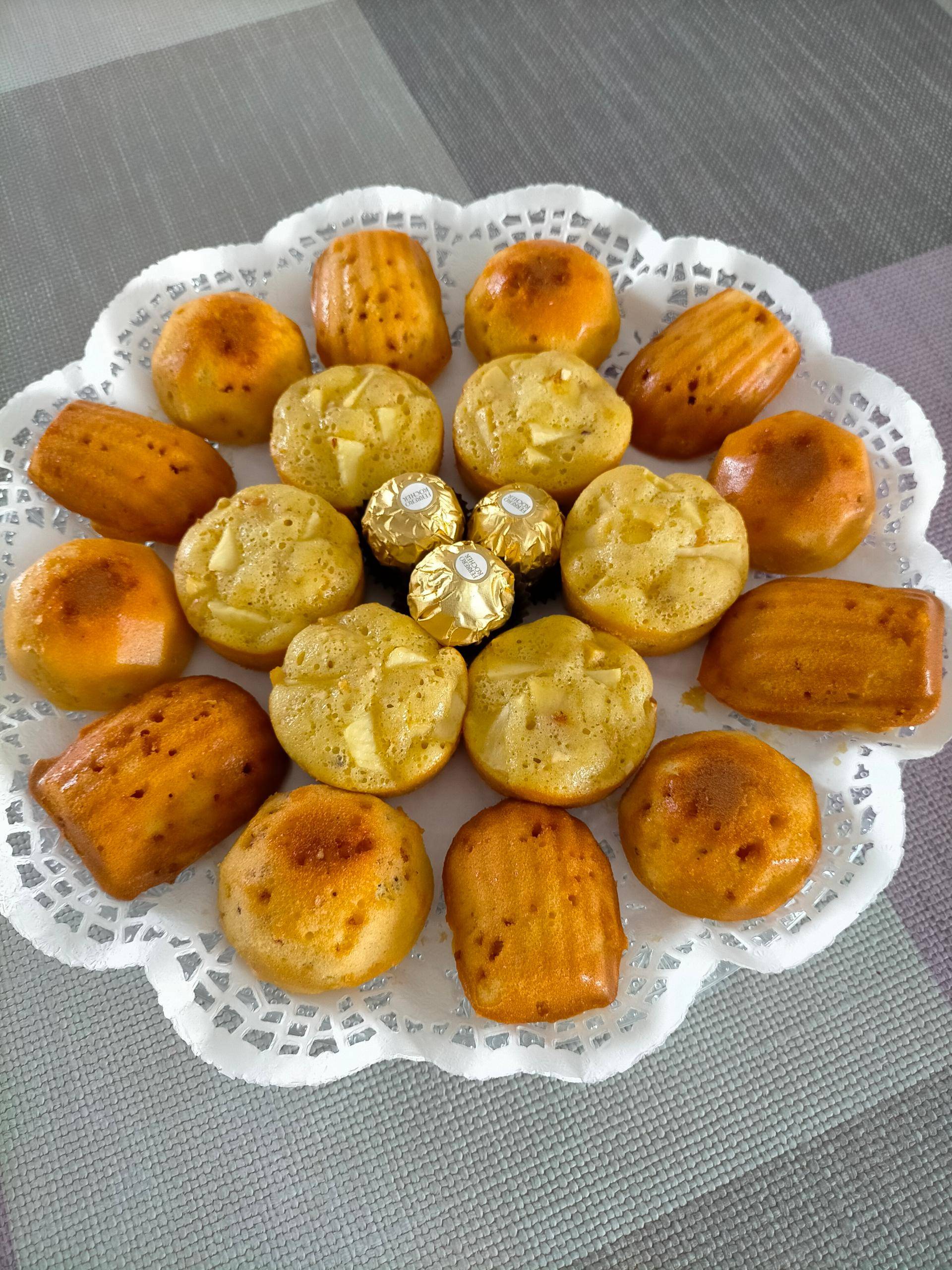 Gateau aux Pommes Amaretto et petites de nougatine - Recette Cake Factory | Tefal