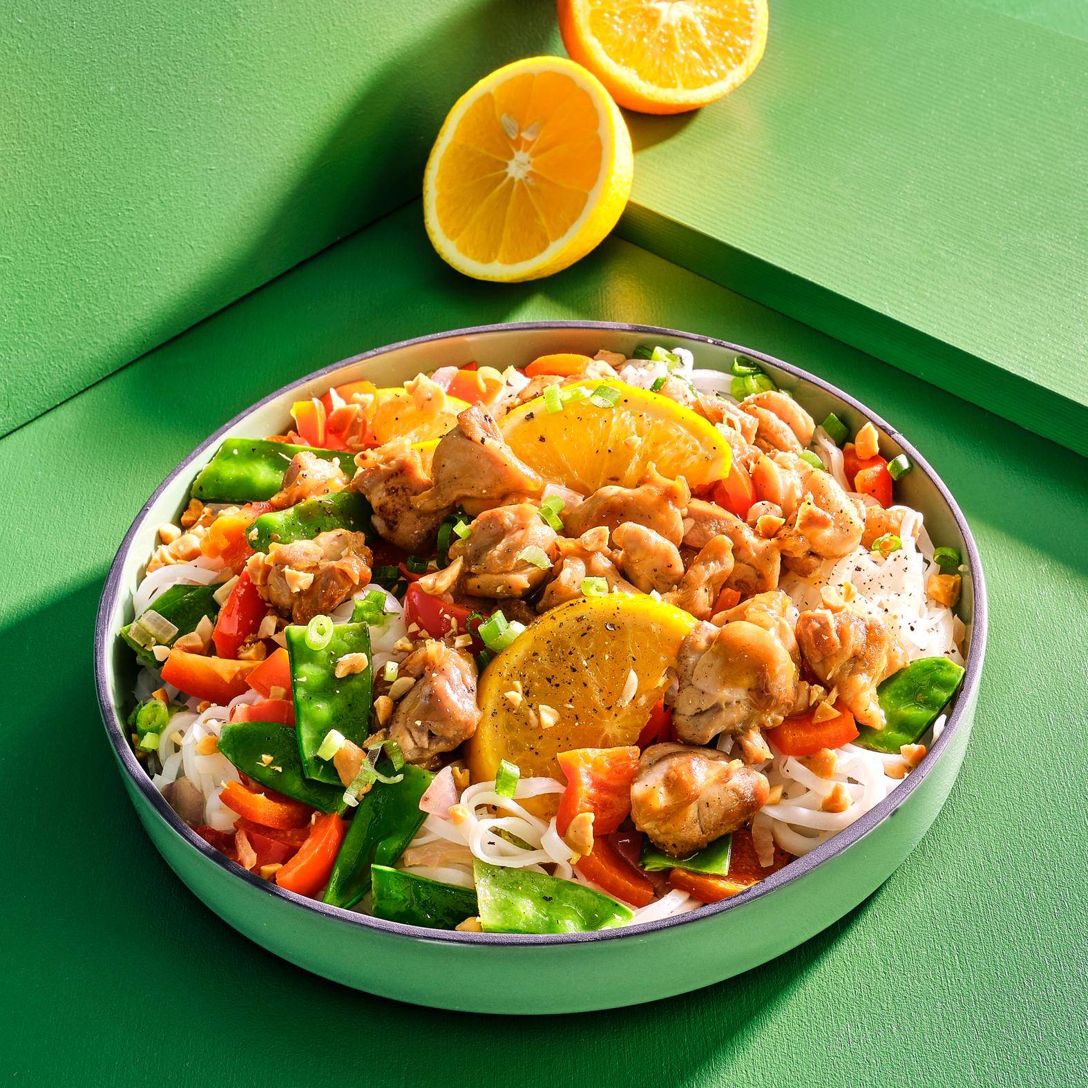 Sauté de poulet à l'orange avec nouilles de riz - Recette Poêles et Casseroles | Tefal
