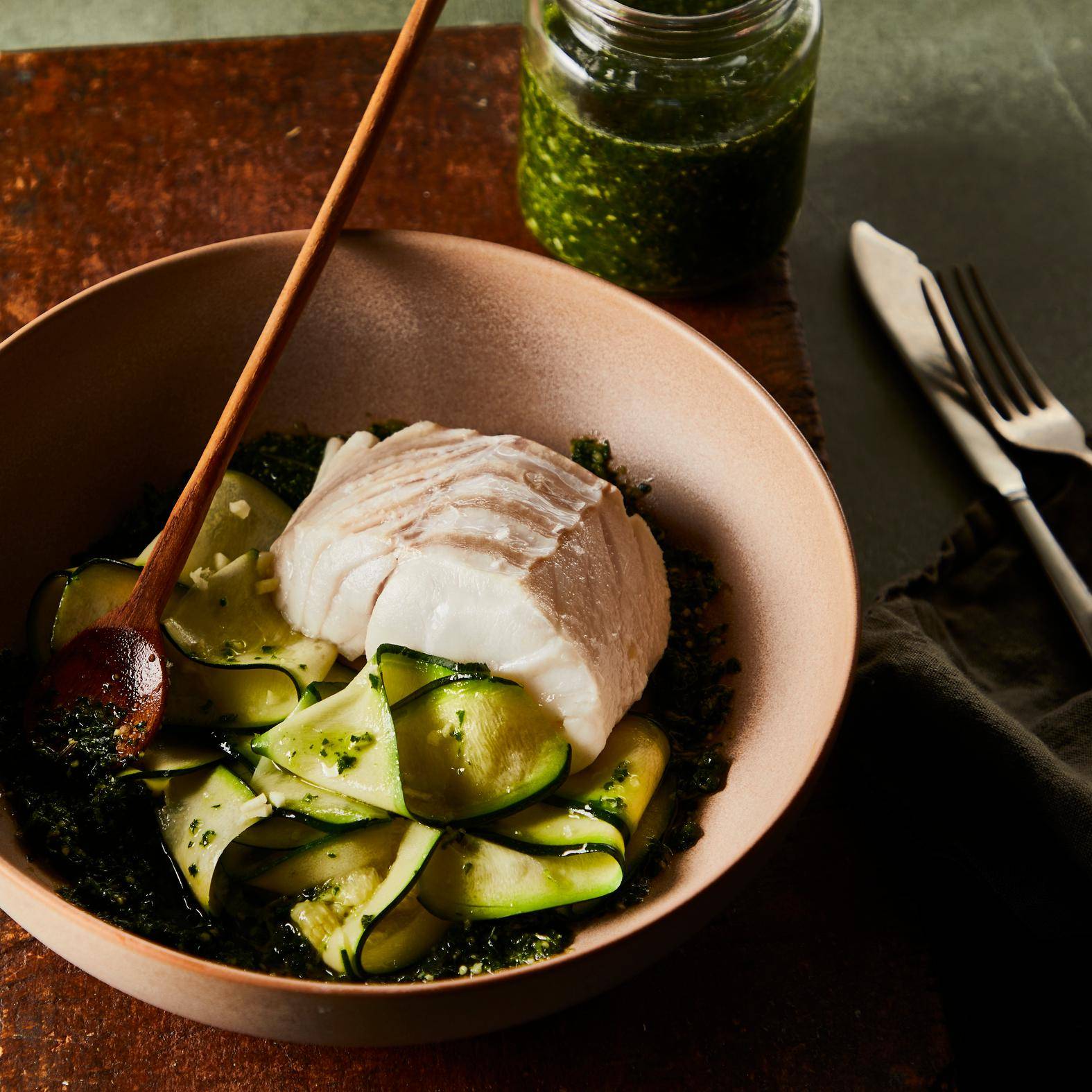 Cabillaud vapeur, tagliatelles de courgette au pesto de chou kale - Recette Poêles et Casseroles | Tefal