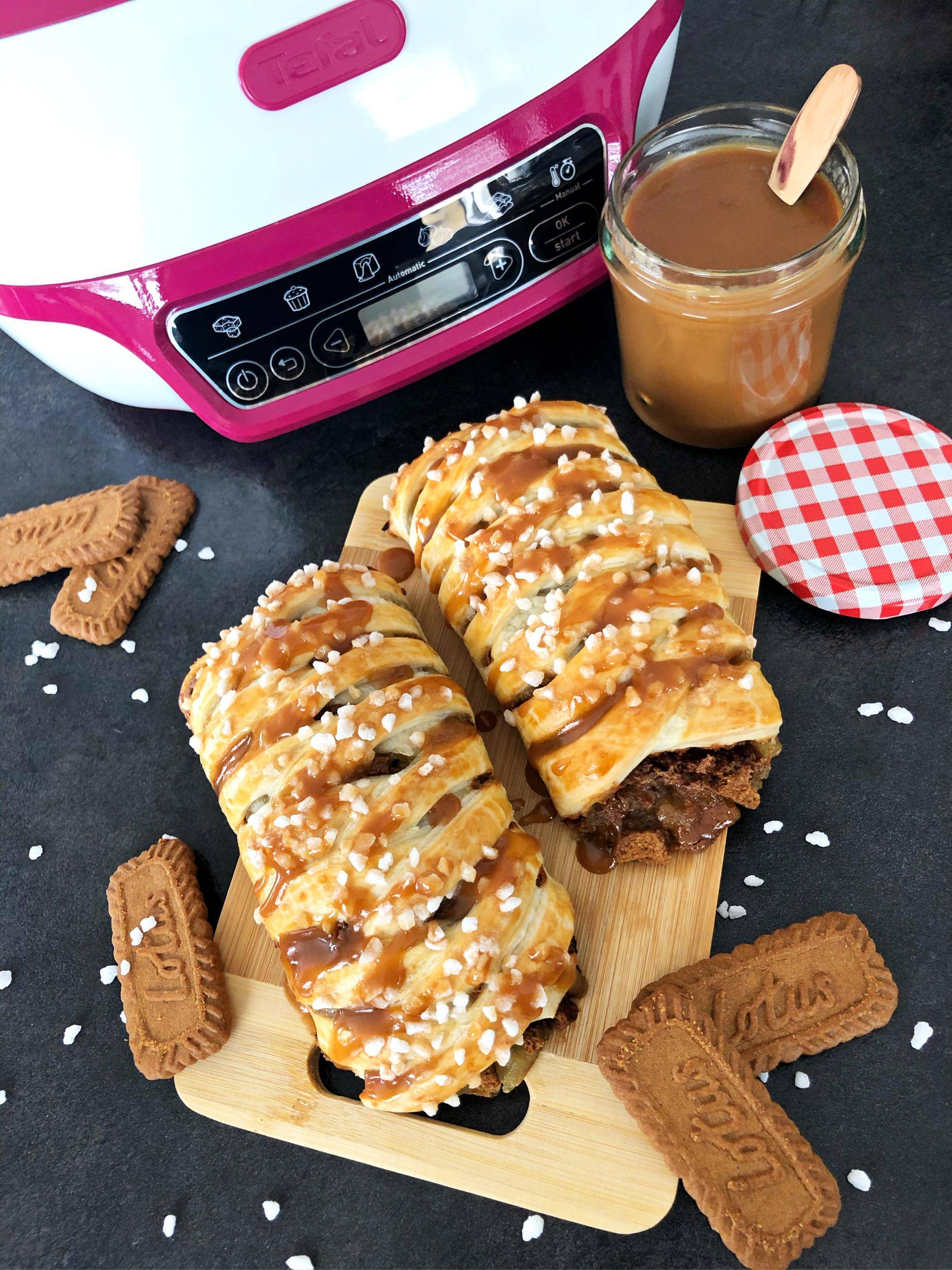 Feuilleté tressé aux pommes, caramel & spéculoos - Recette Cake Factory | Tefal