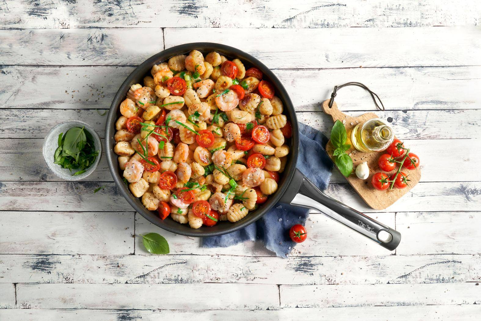 One-pan gnocchis aux crevettes et tomates - Recette Poêles et Casseroles | Tefal