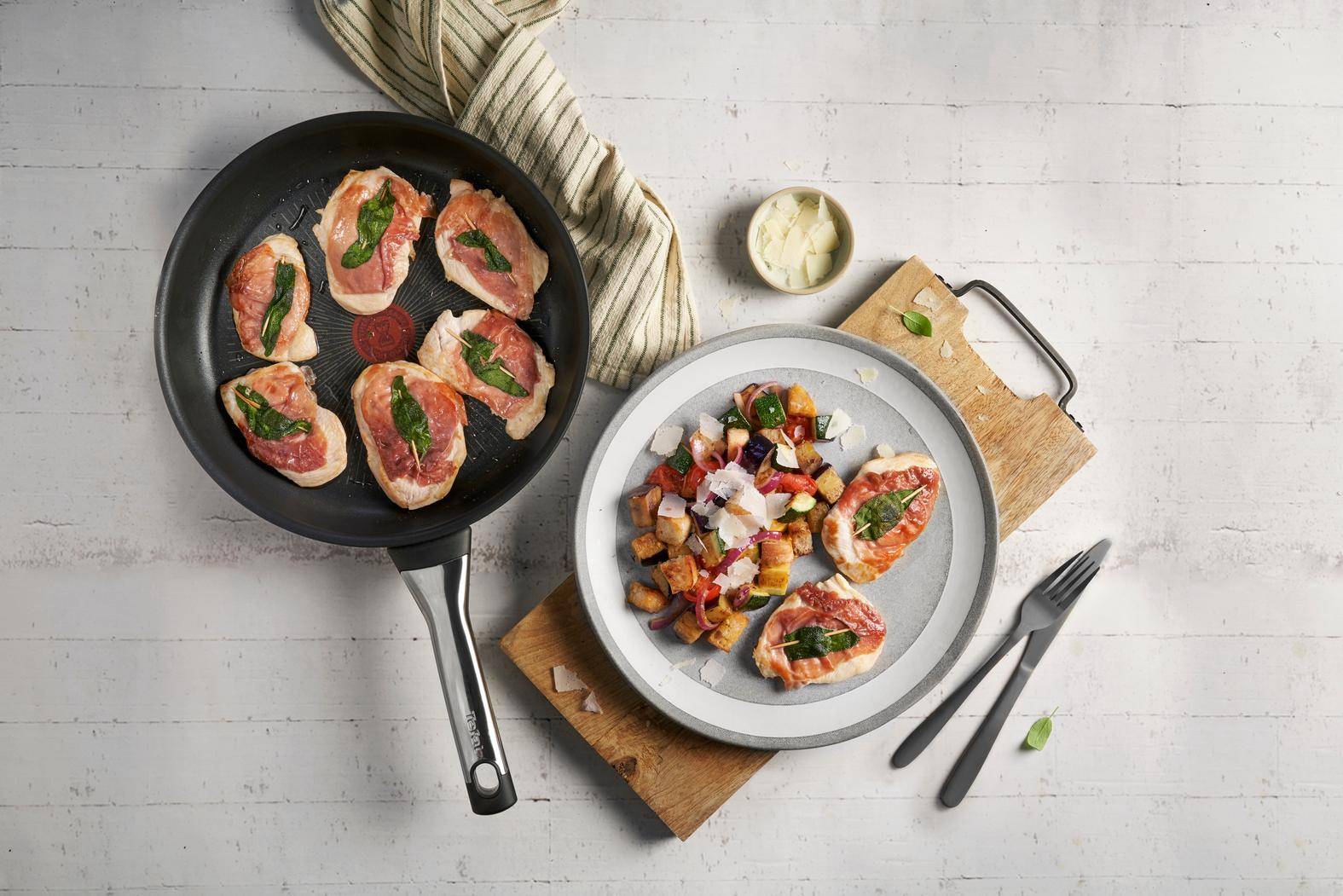Saltimbocca de poulet et poêlée de légumes avec croutons de pain - Recette Poêles et Casseroles | Tefal