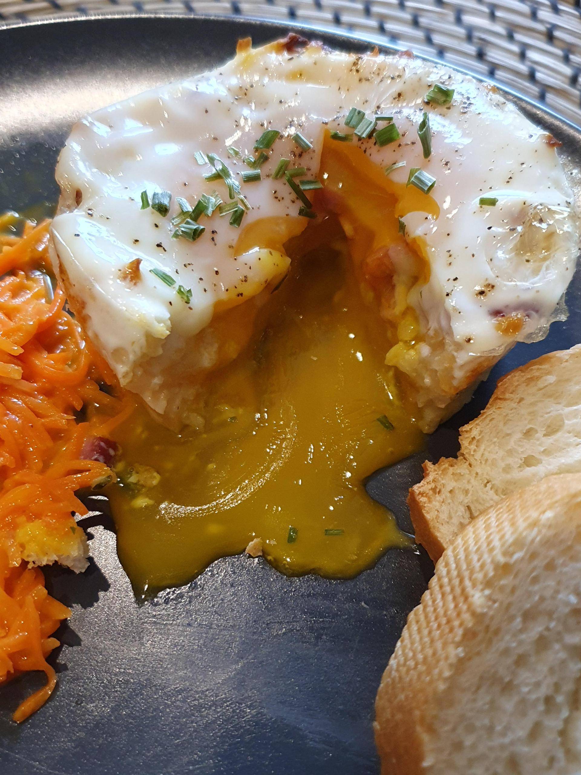 Oeufs cocottes sur son nid de pomme de terre - Recette Cake Factory | Tefal