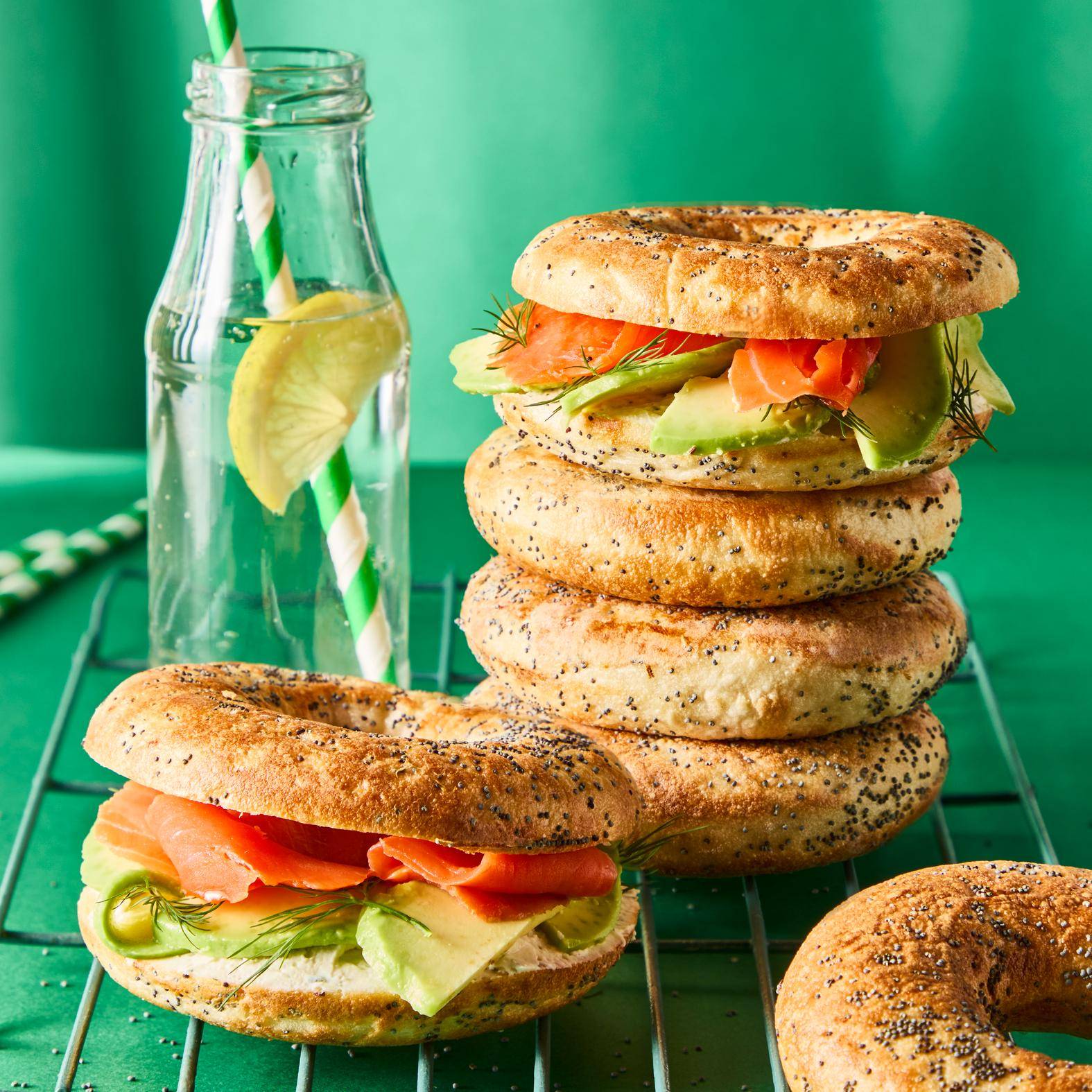 Bagel with smoked salmon and avocado - Recette Snack Collection MECHANICAL | Tefal