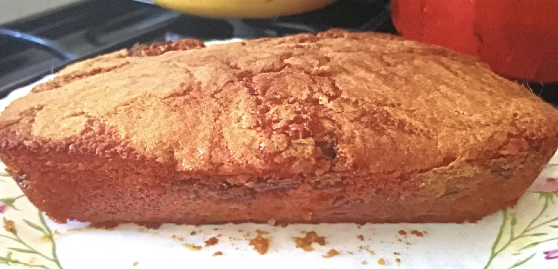 Gâteau à la banane, caramel et noix de pécan
