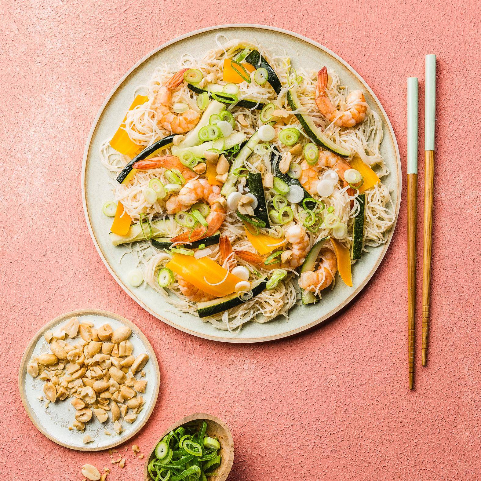 Nouilles chinoises aux légumes et sauce cacahuètes - Recette Poêles et Casseroles | Tefal