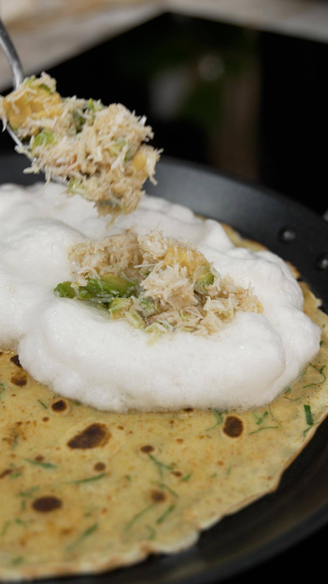 Crêpe soufflée avocat, crabe et curry - Recette Poêles et Casseroles | Tefal