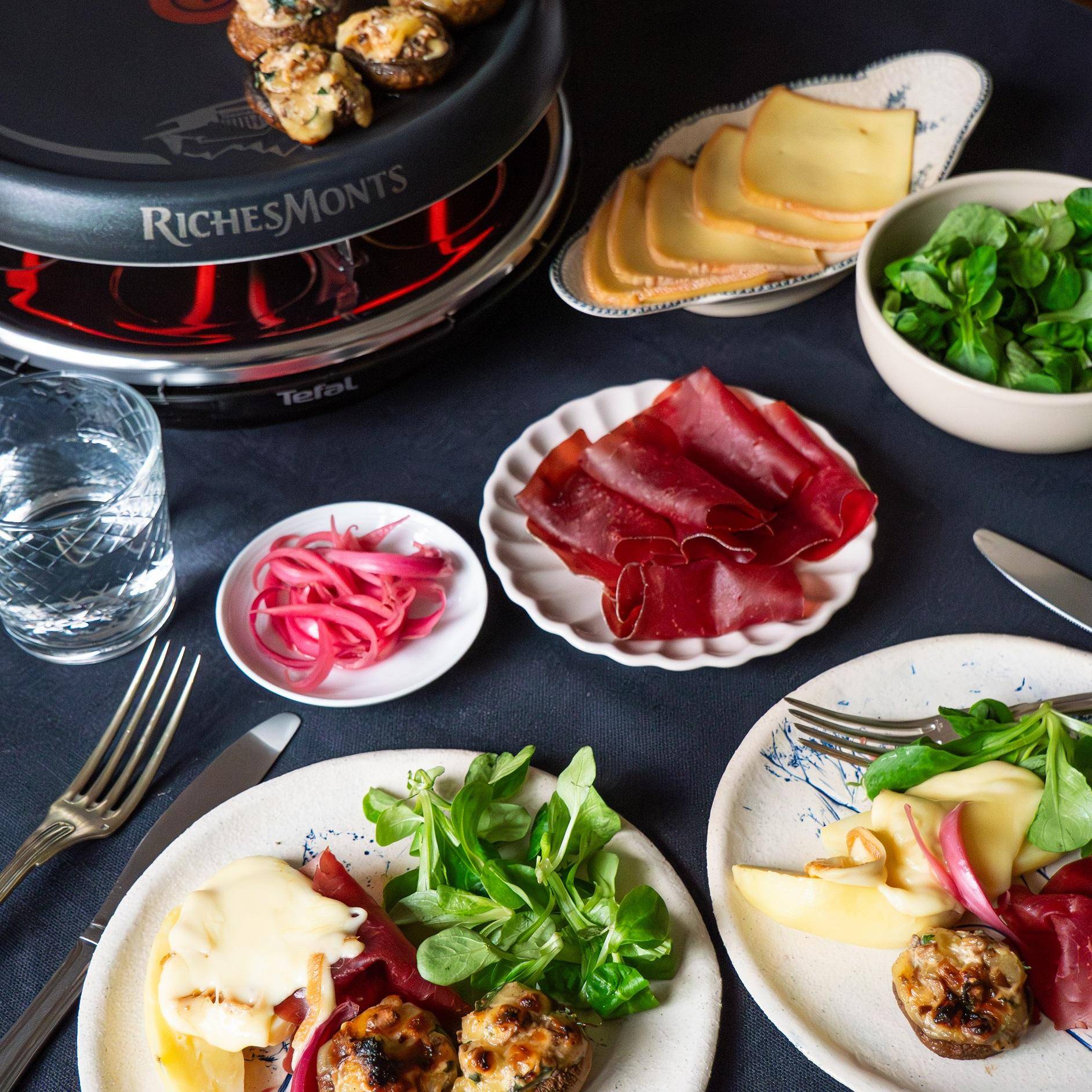 Raclette champignons farcis, viande des grisons et pickles d’oignons - Recette Raclettes fondues pierrades | Tefal