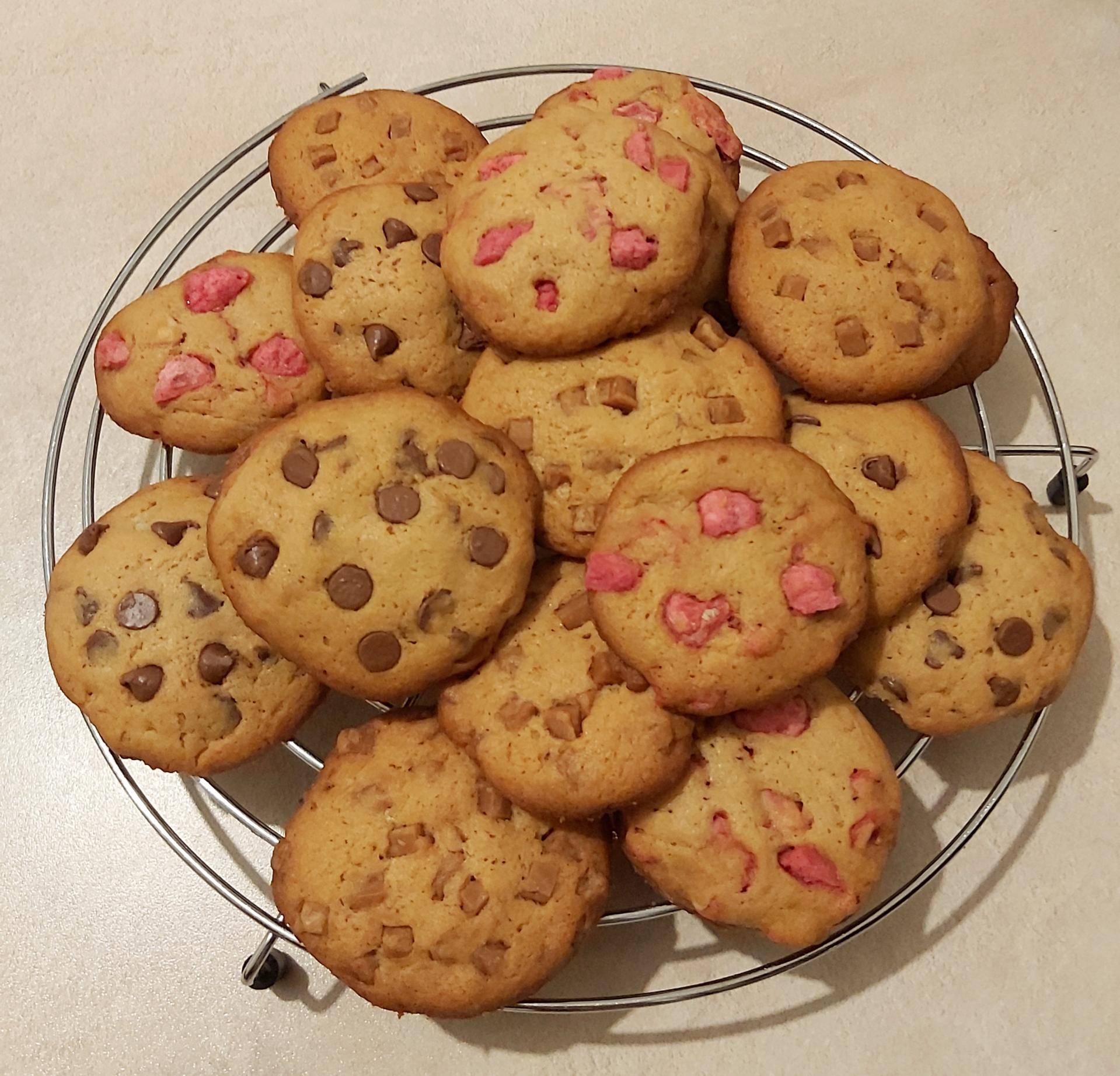 Cookies aux pralines roses, pépites de chocolat et pépites de caramel - Recette Cake Factory | Tefal