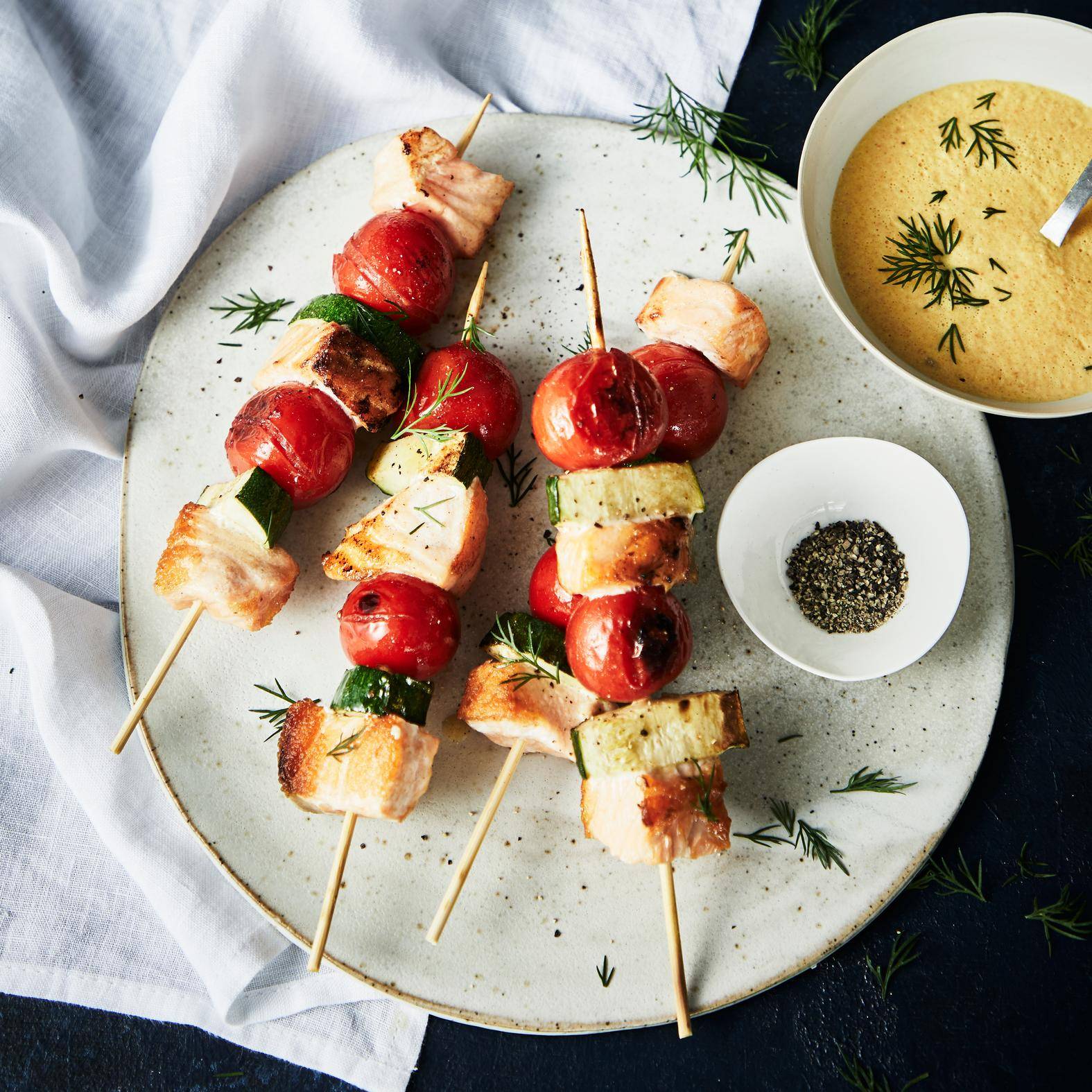Brochettes de saumon et sauce crabe - Recette Barbecue et planchas | Tefal