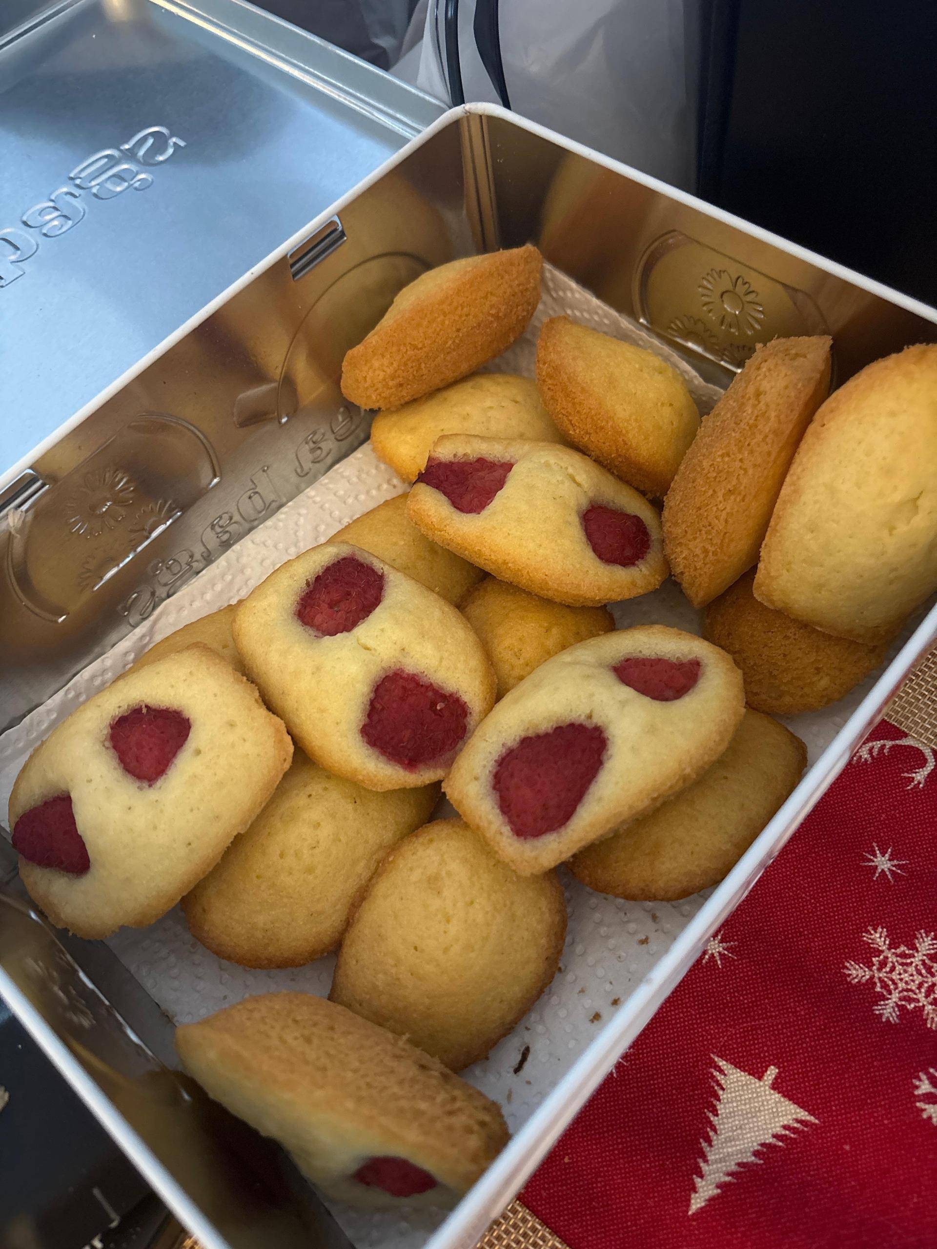 Madeleine, poudre d’amandes, nature, poire ou framboises - Recette Cake Factory Délices | Tefal