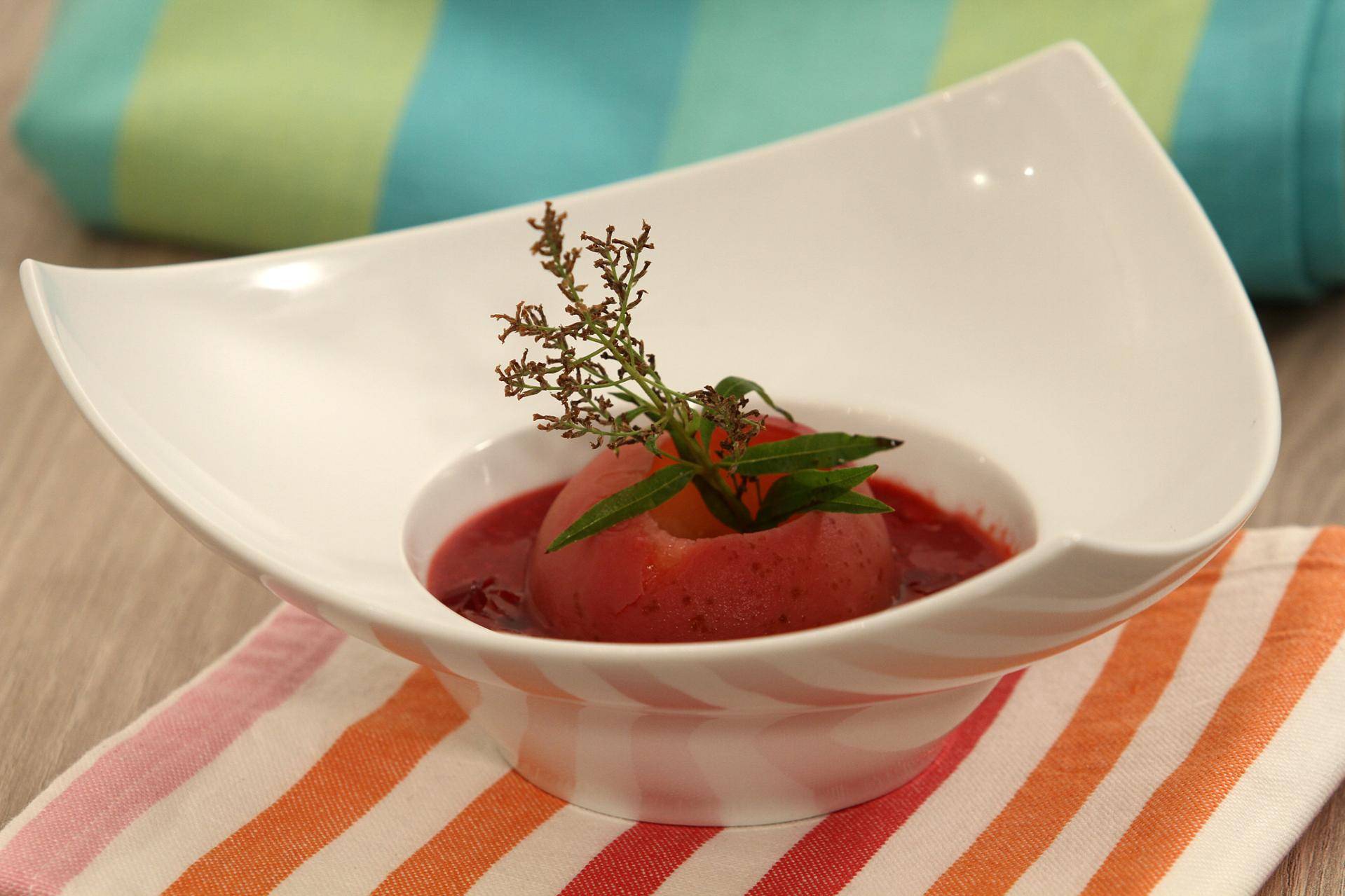 Pêches pochées et gelée de verveine - Recette Balance de cuisine | Tefal