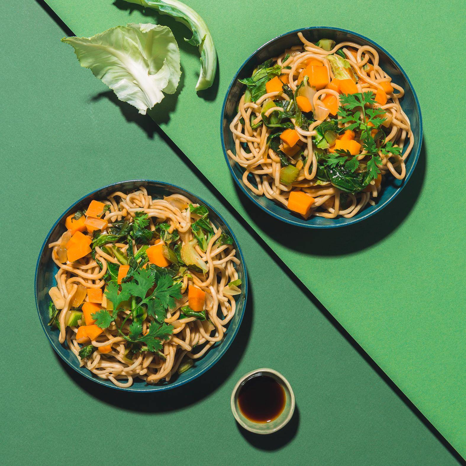 Nouilles sautées aux légumes et feuilles de chou-fleur - Recette Poêles et Casseroles | Tefal