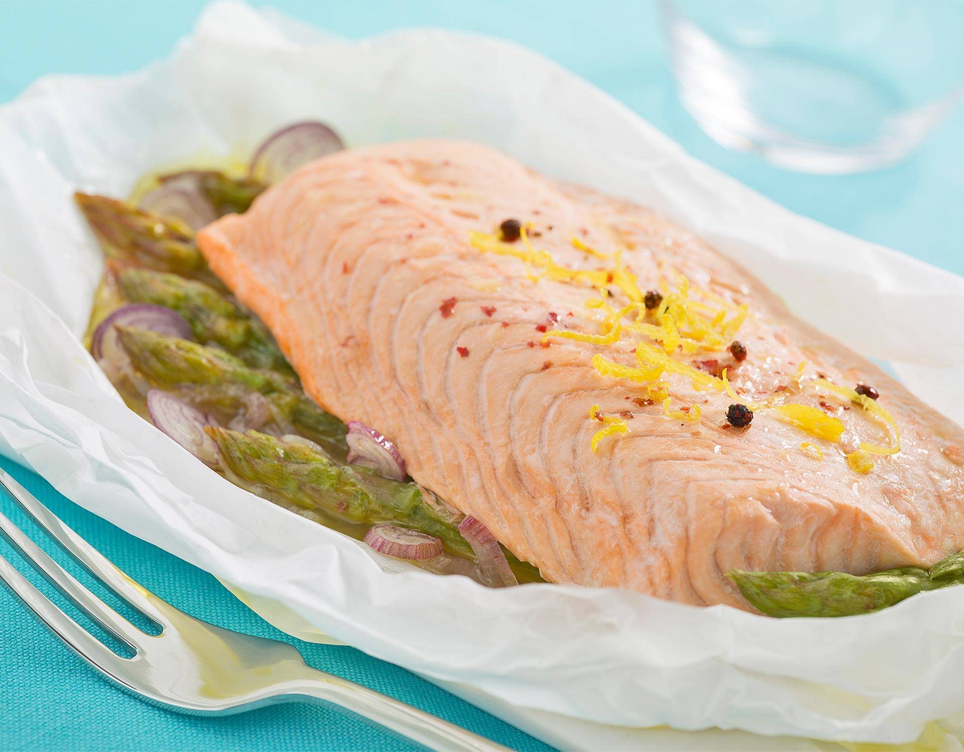 Papillotes de filet de saumon aux pointes d'asperges - Recette undefined | Tefal