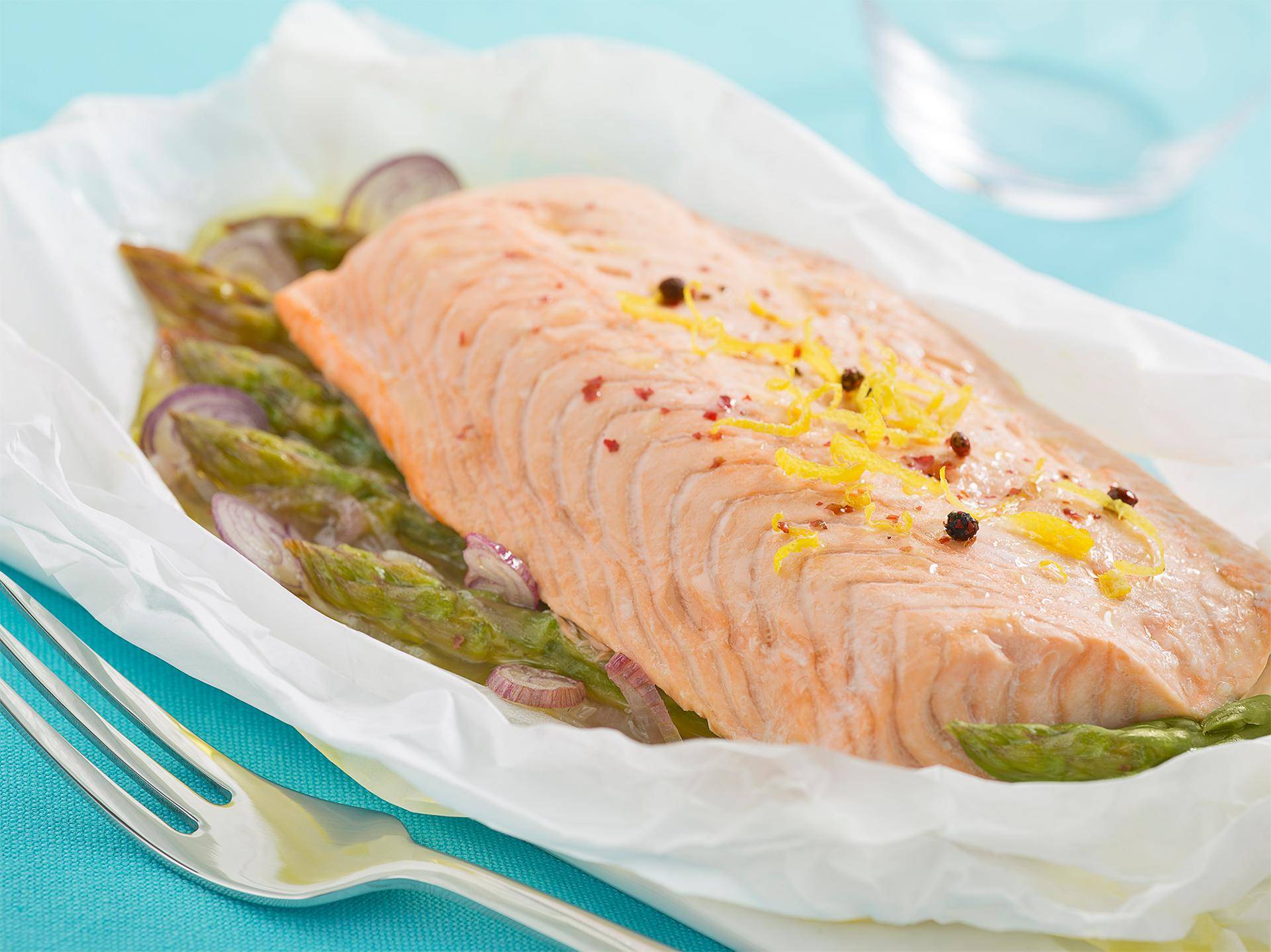 Papillotes de filet de saumon aux pointes d'asperges - Recette undefined | Tefal