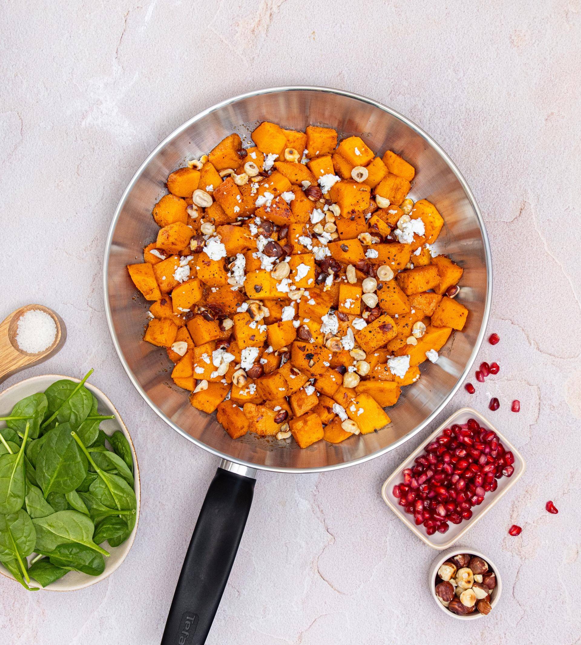 Salade de potimarron rôti, noisettes, fêta - Recette Poêles et Casseroles | Tefal