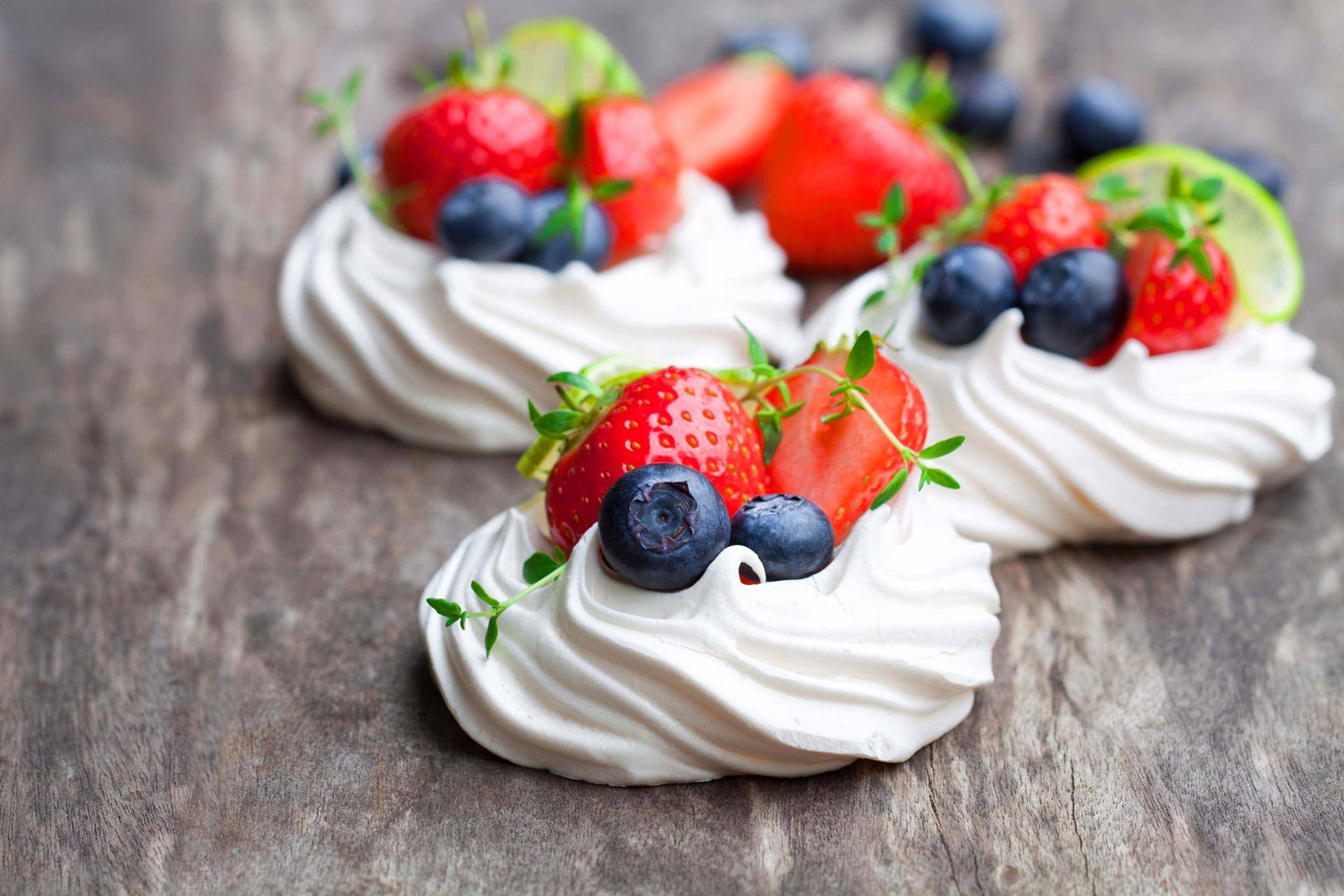 Pavlova aux fruits rouges - Recette Cake Factory | Tefal