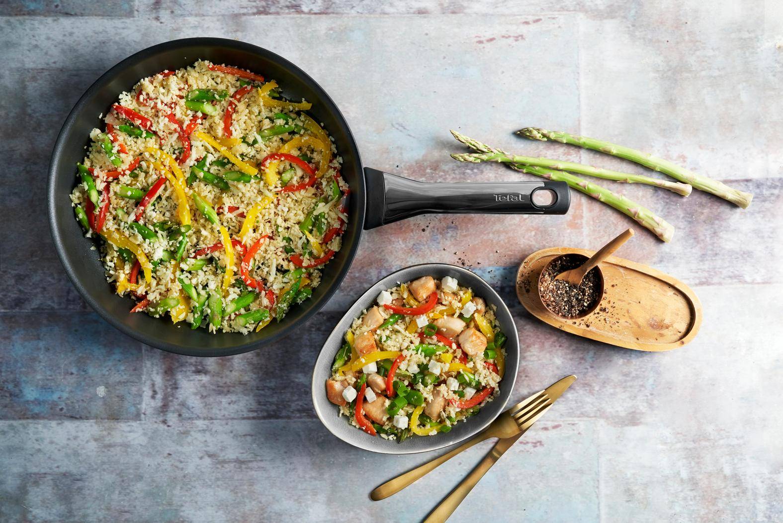 Couscous de chou-fleur, féta, poulet et légumes - Recette Poêles et Casseroles | Tefal