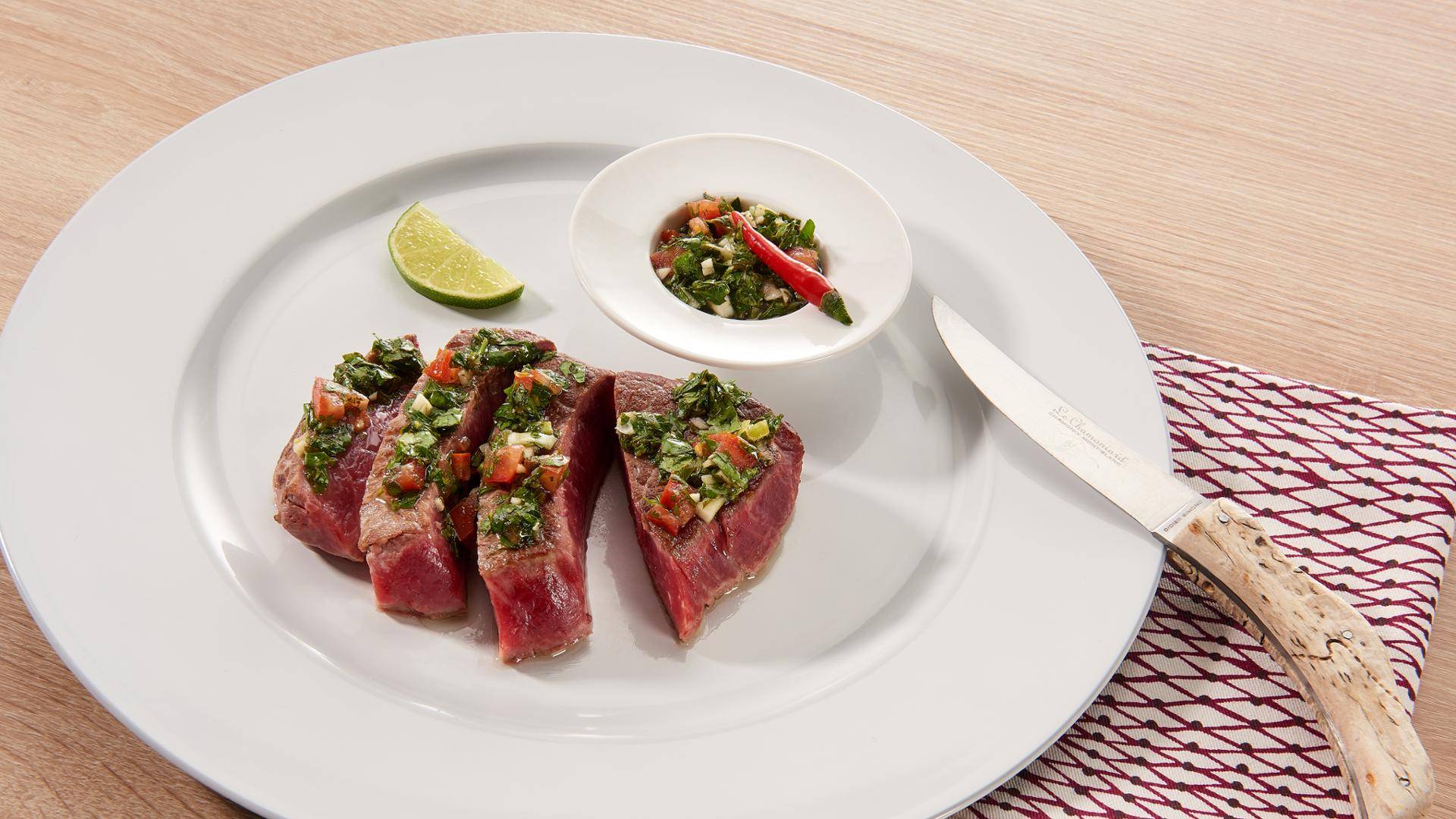 Pavés de boeuf sauce chimichurri - Recette Poêles et Casseroles | Tefal