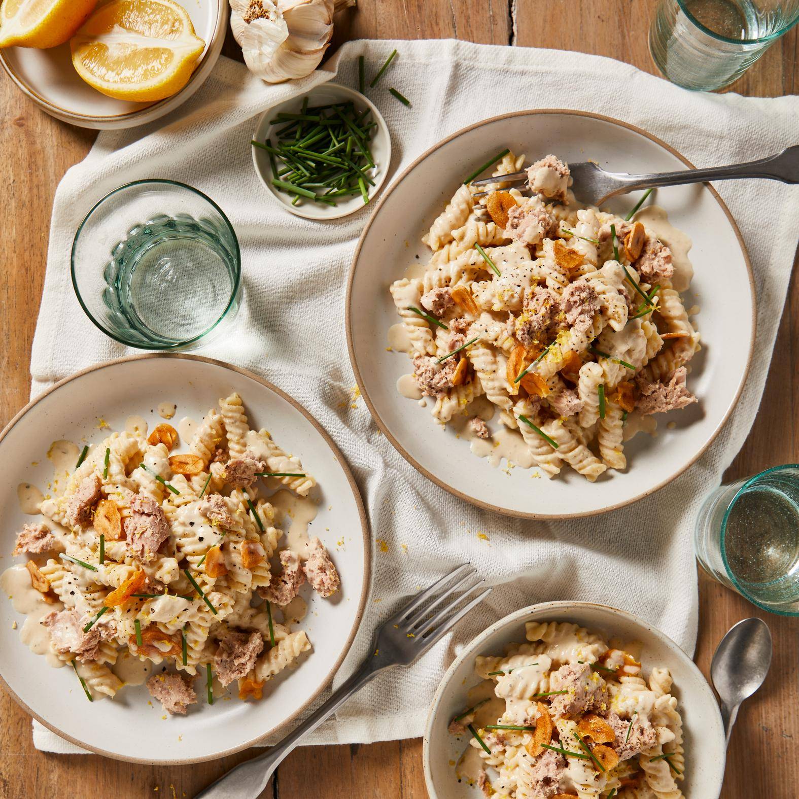 Pâtes fusilli à la sauce au thon, ail et citron - Recette Poêles et Casseroles | Tefal