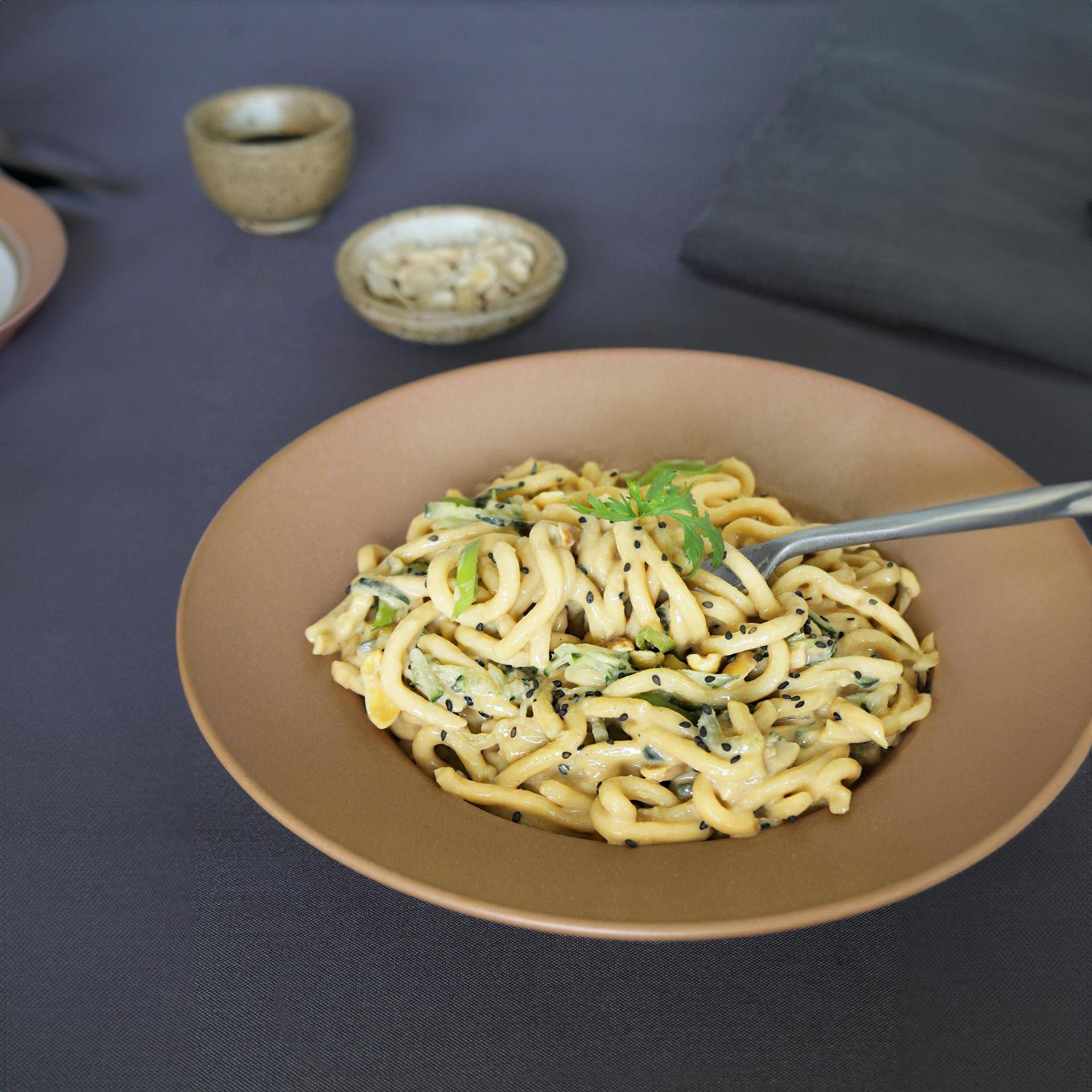 Nouilles udon sauce cacahuètes - Recette Poêles et Casseroles | Tefal