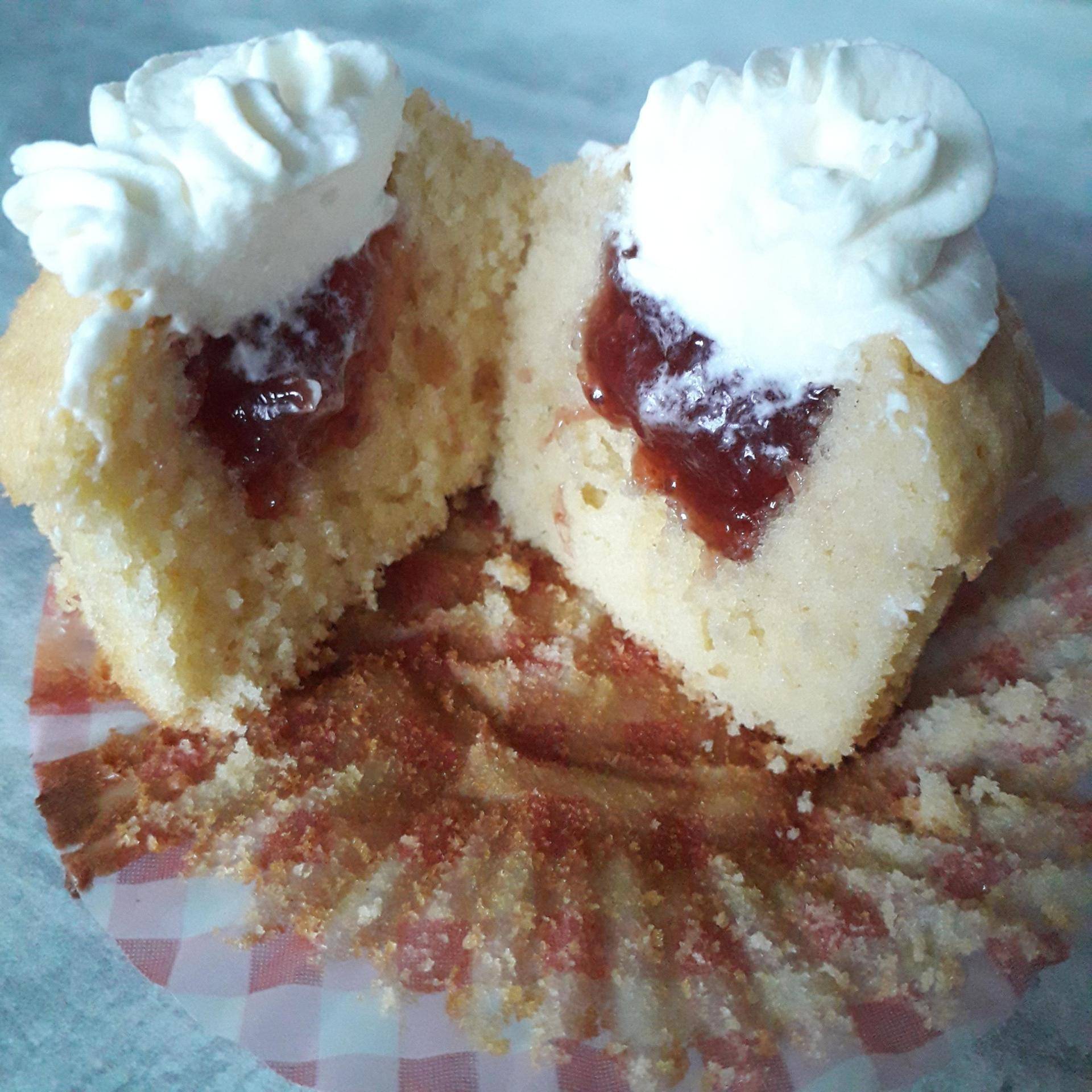 Gateau moelleux farci confiture chantilly - Recette Cake Factory | Tefal