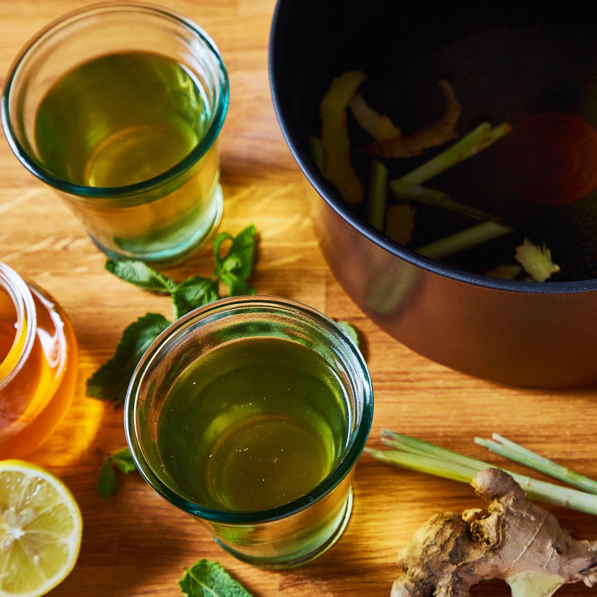 Infusion aux épluchures de gingembre et citronnelle - Recette Poêles et Casseroles | Tefal