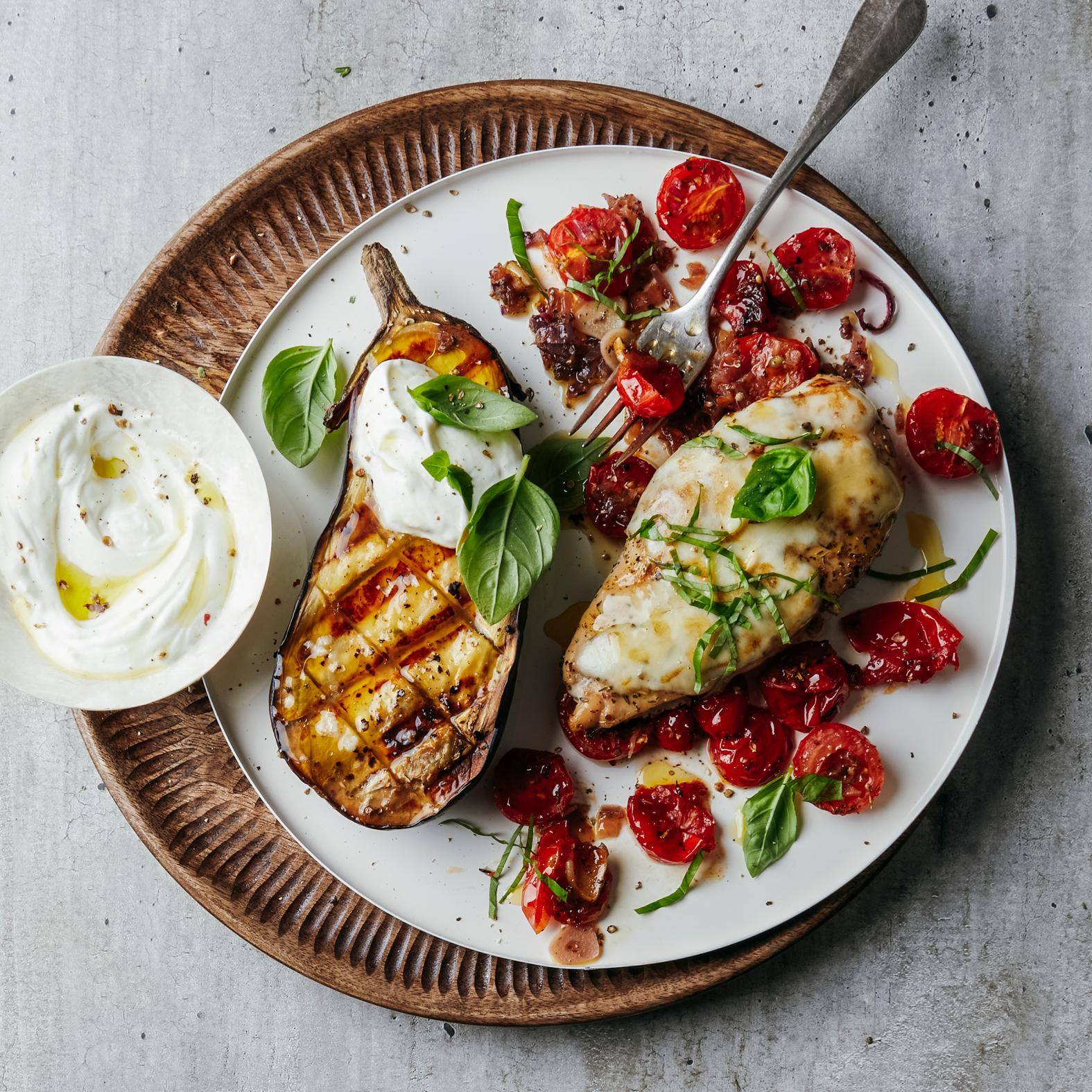 Gegrilde aubergine met yoghurt en kipgratin met mozzarella - Recette OptiGrill 2in1 | Tefal