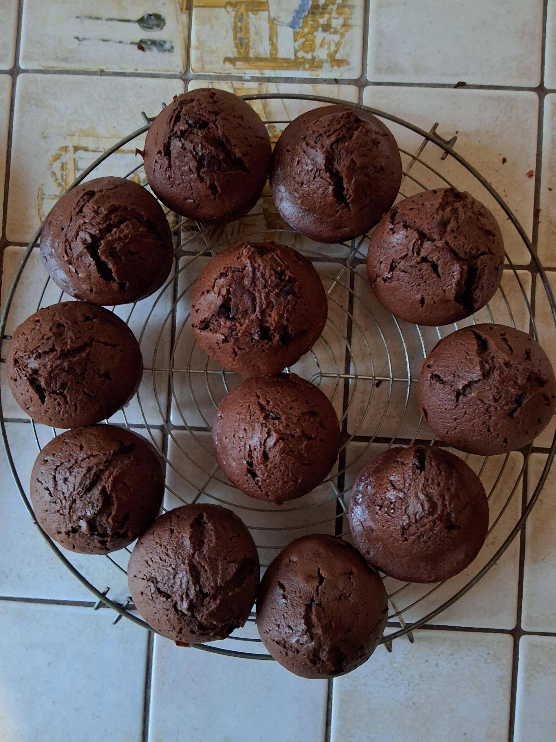 Muffins tout chocolat avec pépites de chocolat - Recette Cake Factory | Tefal