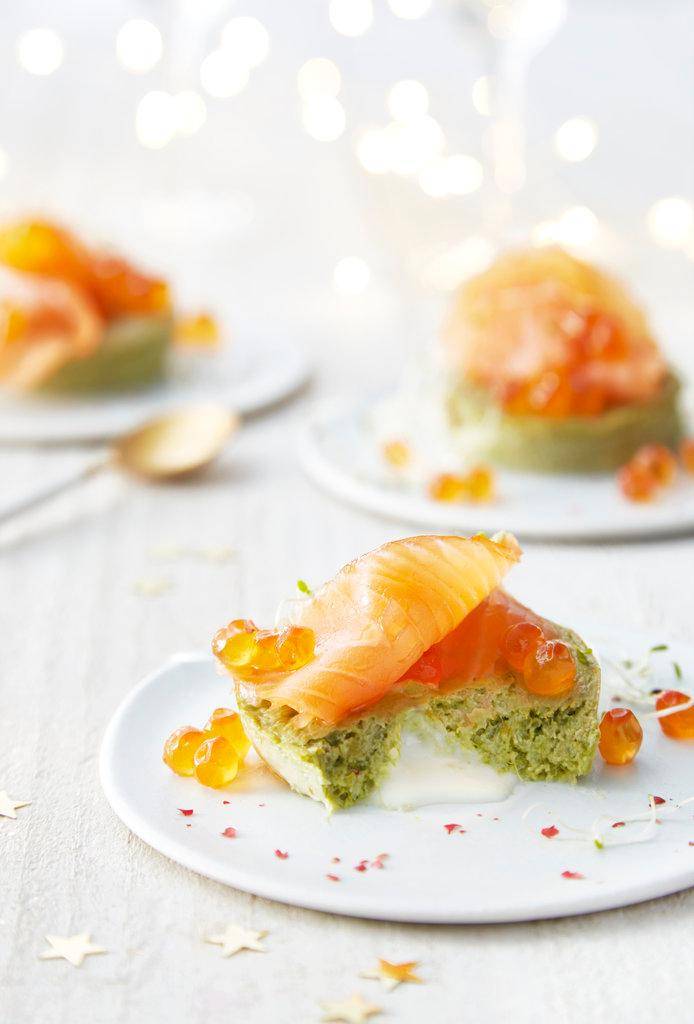 Zachte cake met groene asperges, vloeibare vulling en gerookte zalm - Recette Cake Factory | Tefal