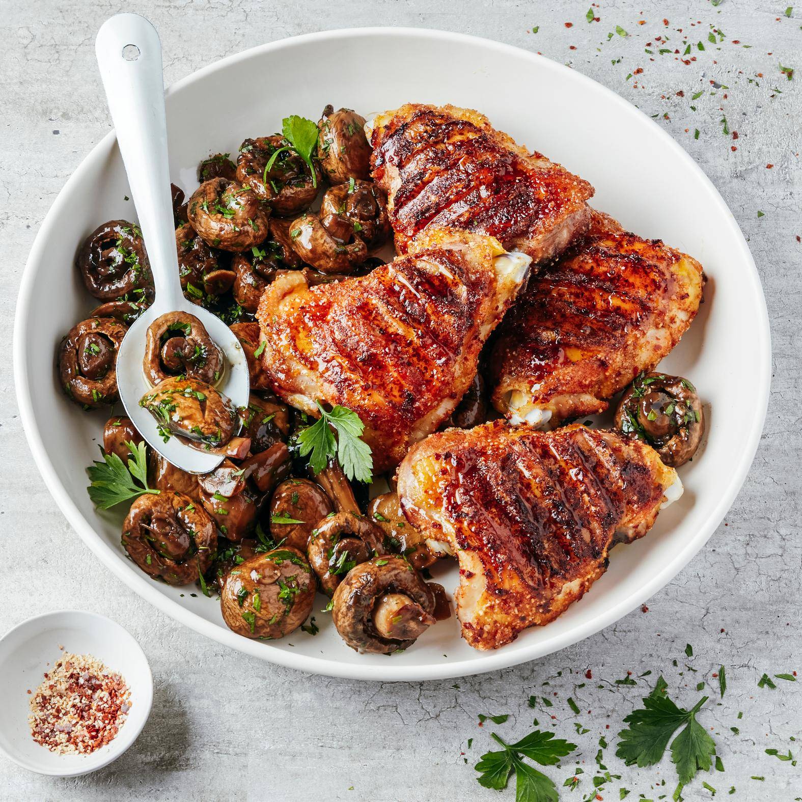BBQ kip en geroosterde champignons met knoflook en balsamicoazijn - Recette OptiGrill 4in1 | Tefal