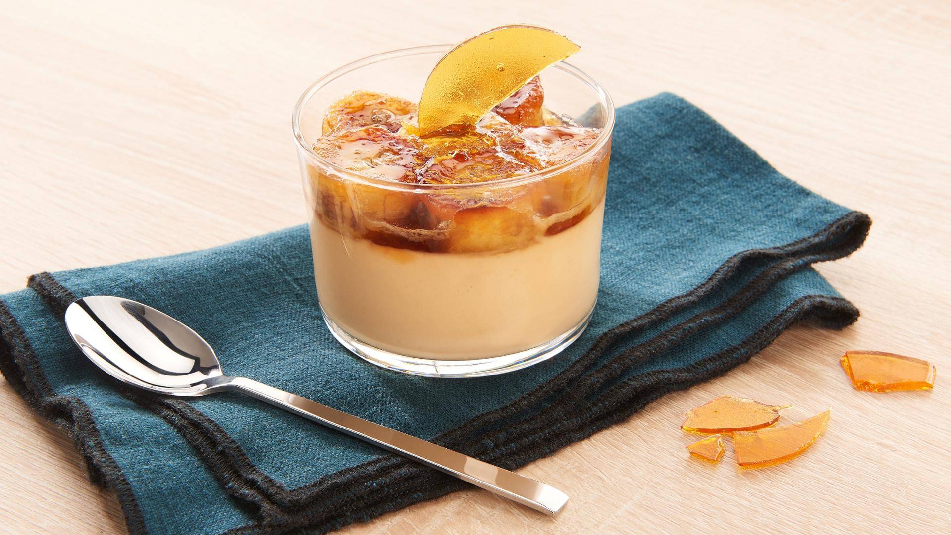 Ramequins de crème au caramel au beurre salé et bananes flambées - Recette Poêles et Casseroles | Tefal