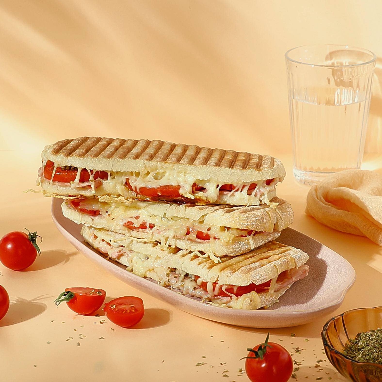 Mozzarella, basil and tomato panini - Recette Snack Collection MECHANICAL | Tefal