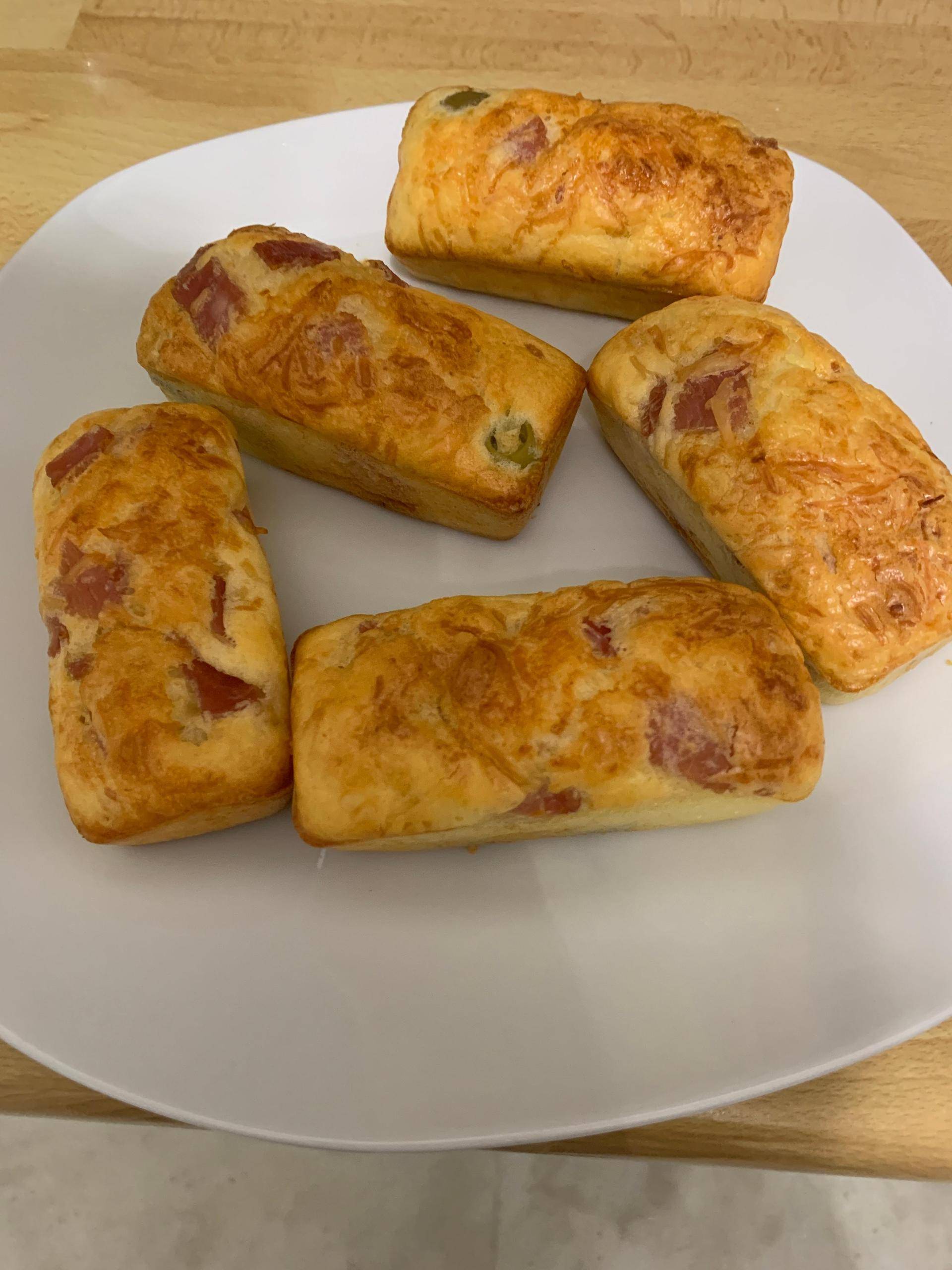 Mini cake ( sans gluten) olives et jambon - Recette Cake Factory | Tefal