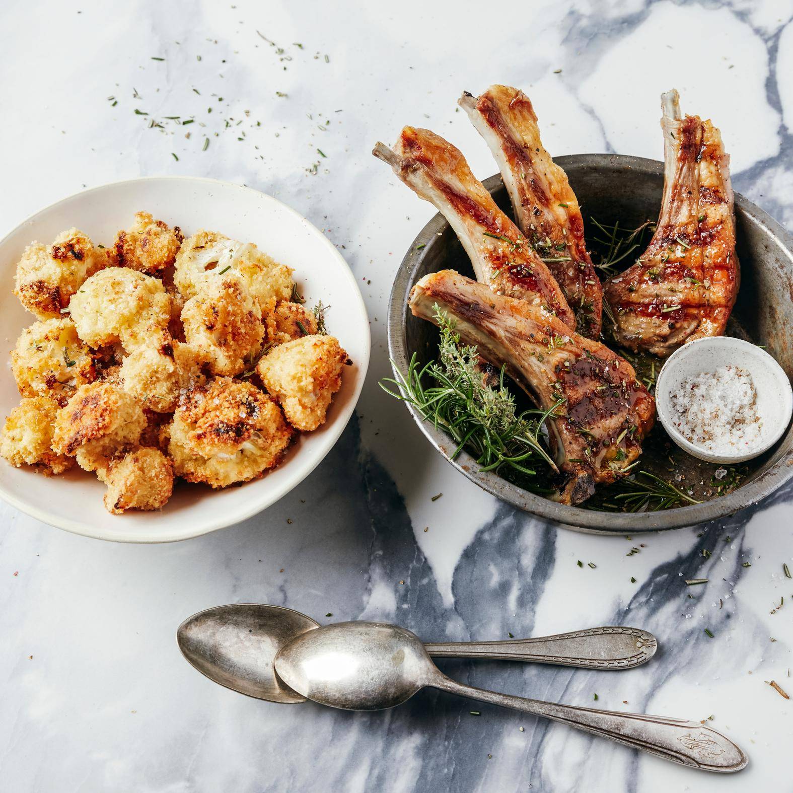 Lamskoteletjes en bloemkool met knoflook en Parmezaanse kaas - Recette OptiGrill 2in1 | Tefal